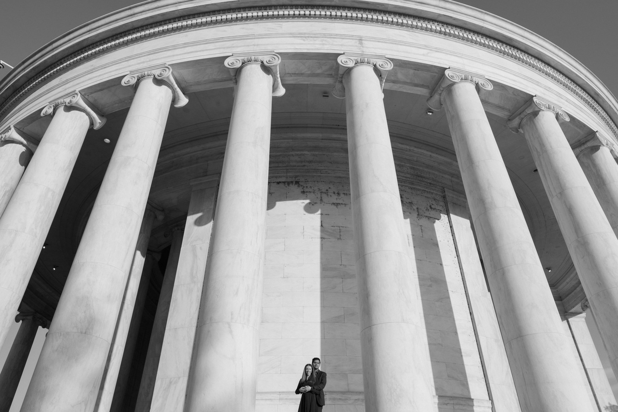 jefferson memorial engagement photos-2.jpg