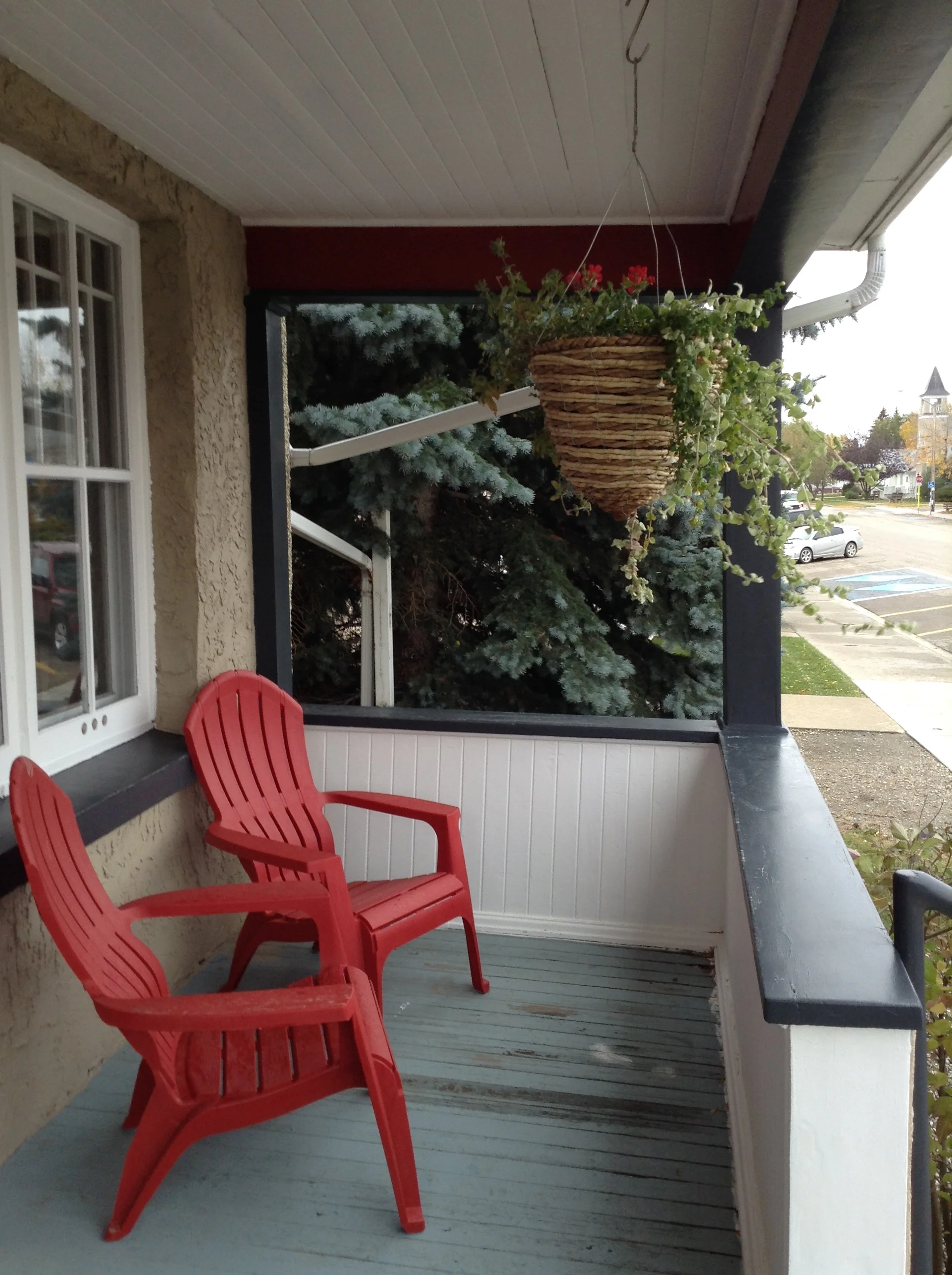  Please contact Madelaine Kimmerly at Eyes360 in Nanton  Phone 403-646-3200 Monday to Friday  Cell 403-601-3566- often I am out of range for taking calls-text works better 