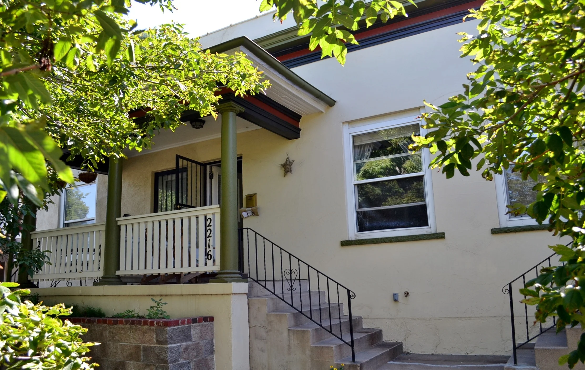 Quaint, light filled, 2 Bedroom 1 bath, turn of the century triplex unit--SOLD