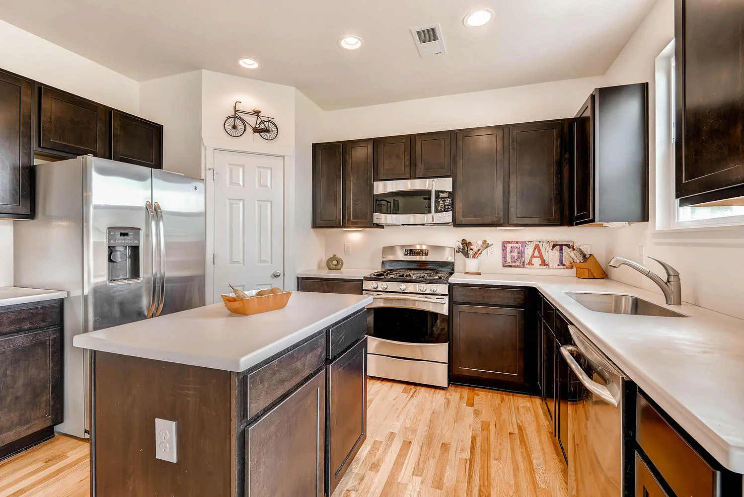 5746 Dunraven St Golden CO-large-008-Kitchen-1499x1000-72dpi