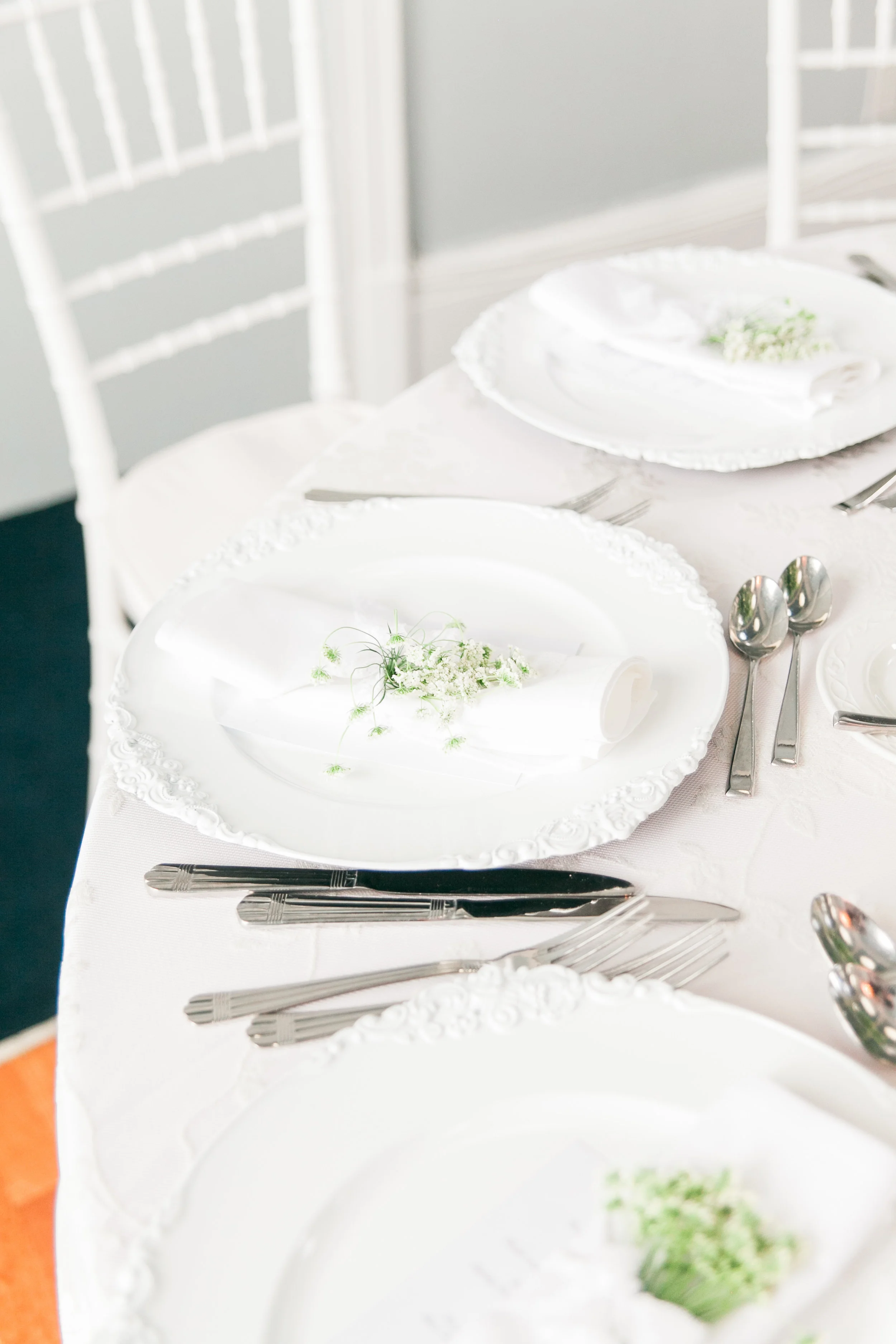 White and green fresh wedding details