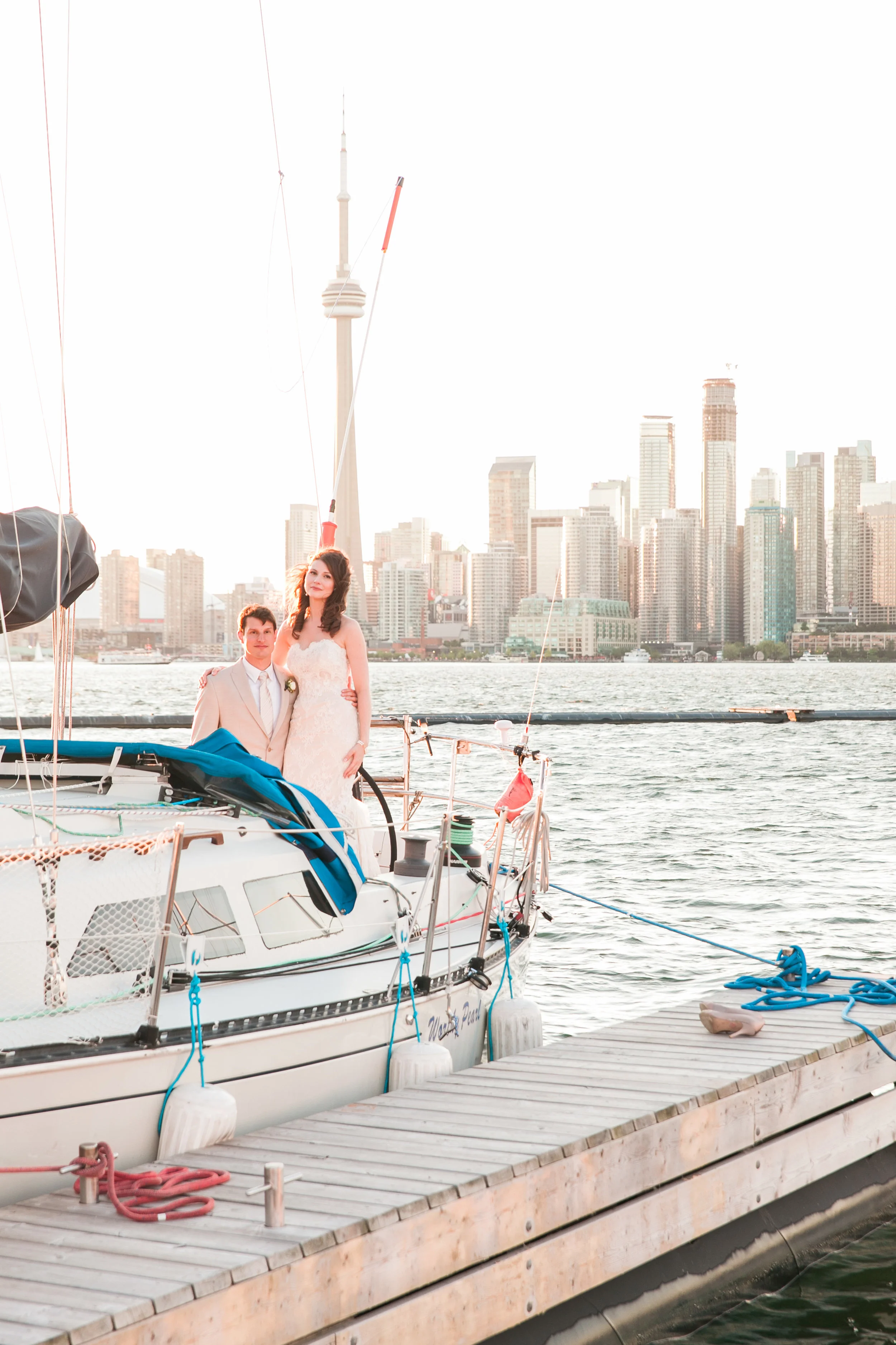 Sunset photos of the bride and groom in Toronto