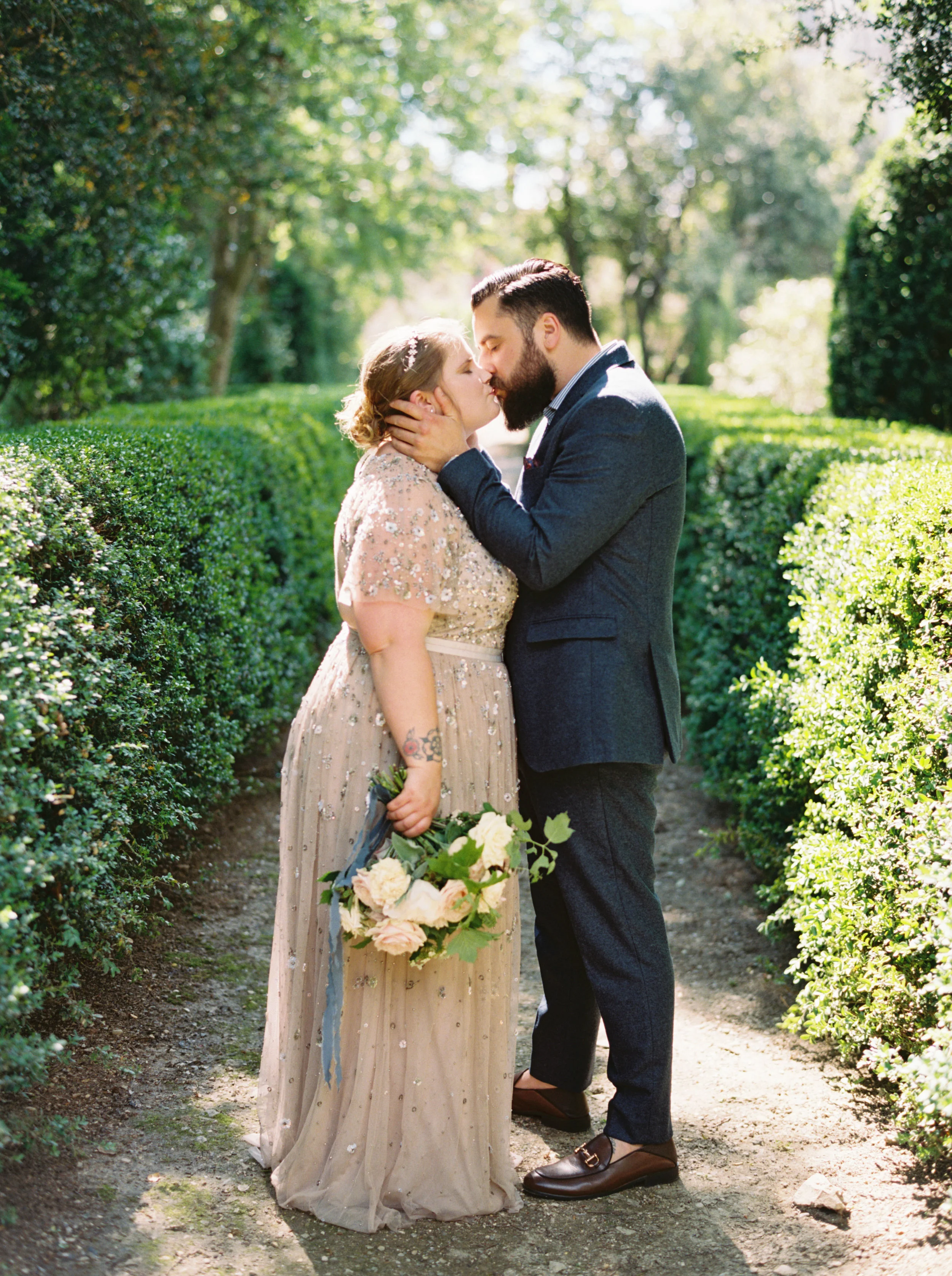 backless wedding dress.