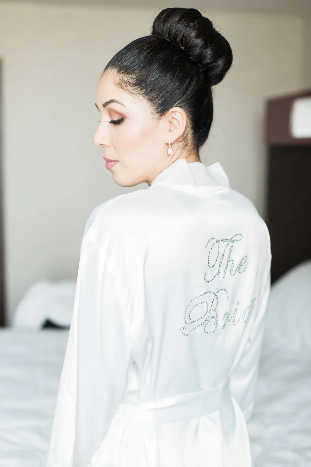 Bride wearing a white robe to get ready.