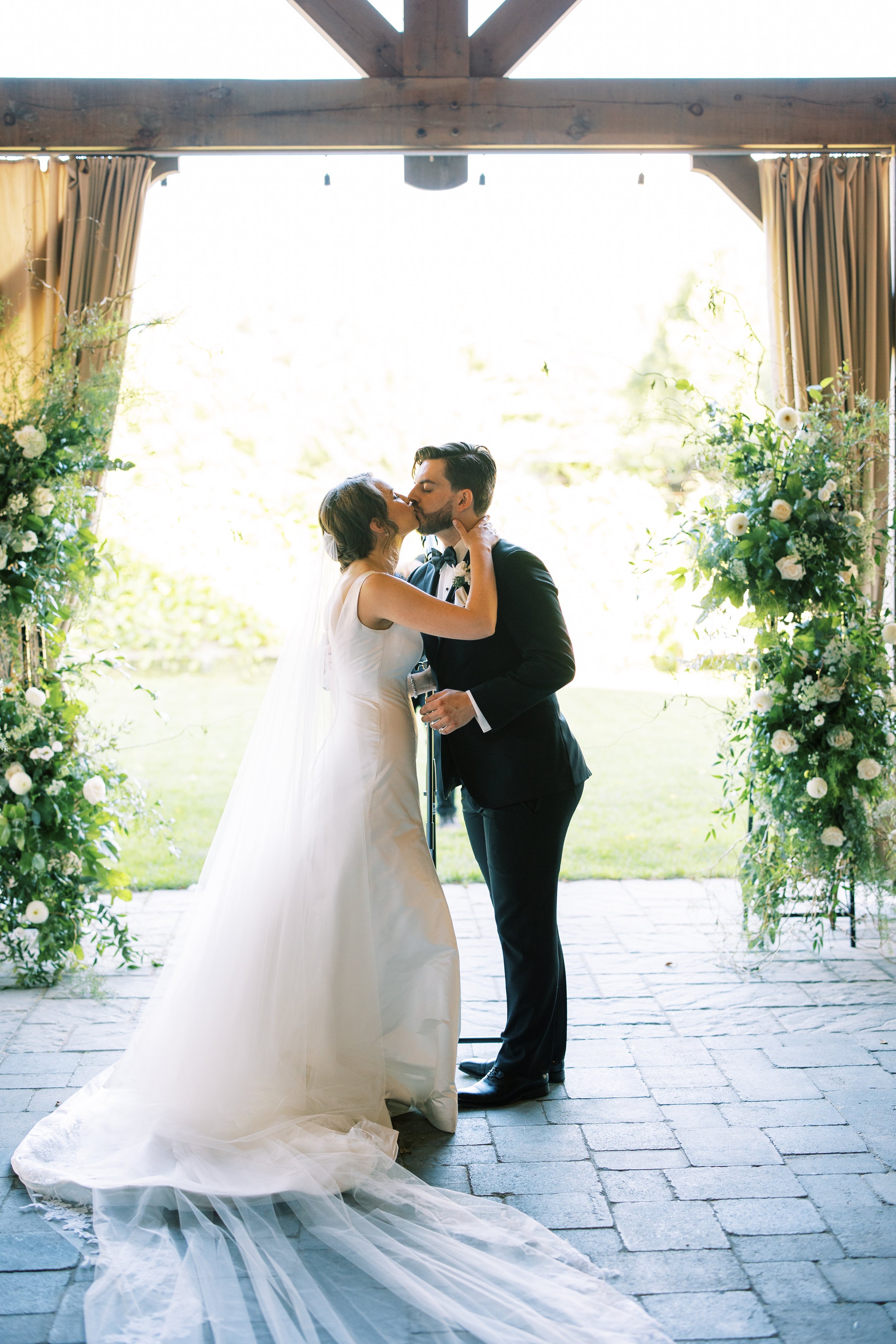 langdon-hall-white-wedding-flowers.jpg