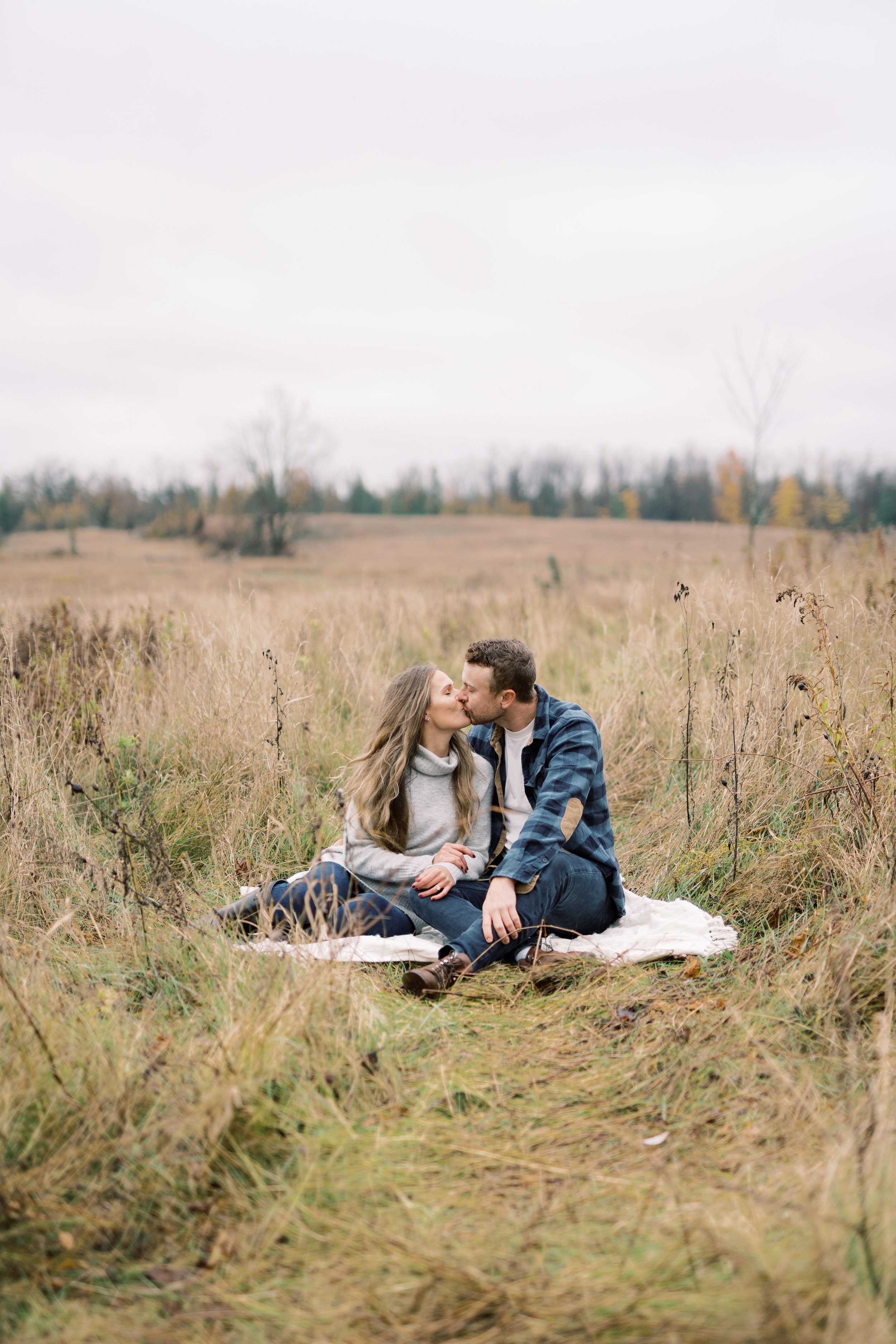 cute-cuddly-engagement-session.jpg