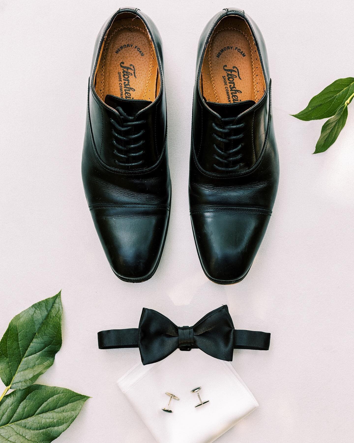 Let&rsquo;s give it up for fashionable grooms!  You can never go wrong with some classic black details on your wedding day.