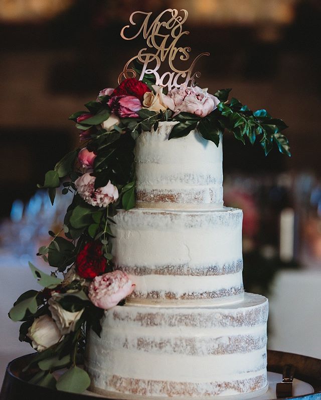 Daisy &amp; Phil ✨ To see more from this beautiful wedding, visit our blog via the link in our bio ✨⠀⠀⠀⠀⠀⠀⠀⠀⠀
.⠀⠀⠀⠀⠀⠀⠀⠀⠀
.⠀⠀⠀⠀⠀⠀⠀⠀⠀
Florals &amp; Styling:@peoniesboutiqueweddings &bull; Ceremony &amp; Reception Venue: @enzohuntervalley &bull; Photogr