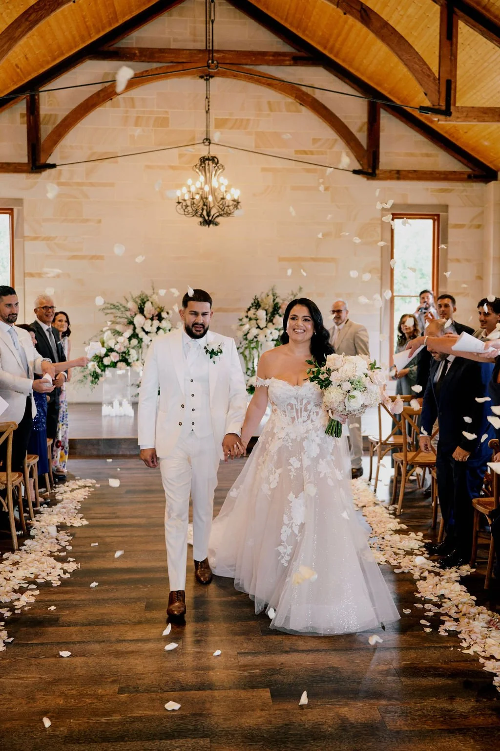 hunter-valley-wedding-couple-florals.jpg