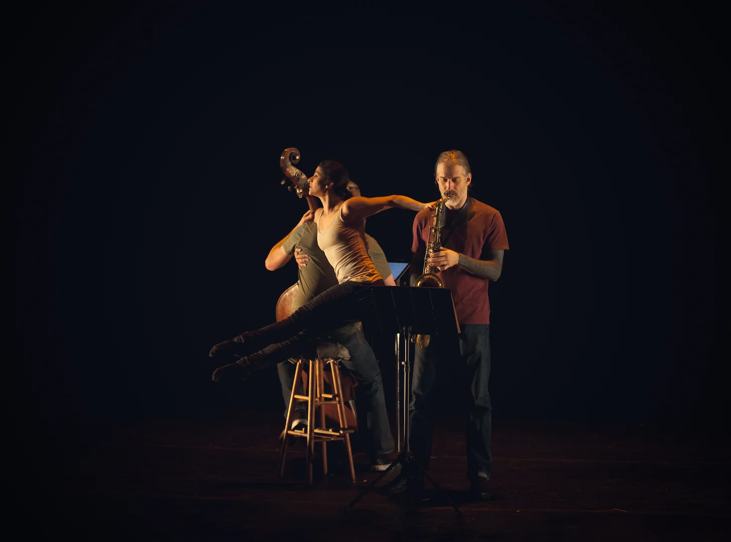 Group Acorde premiere's Unemojional