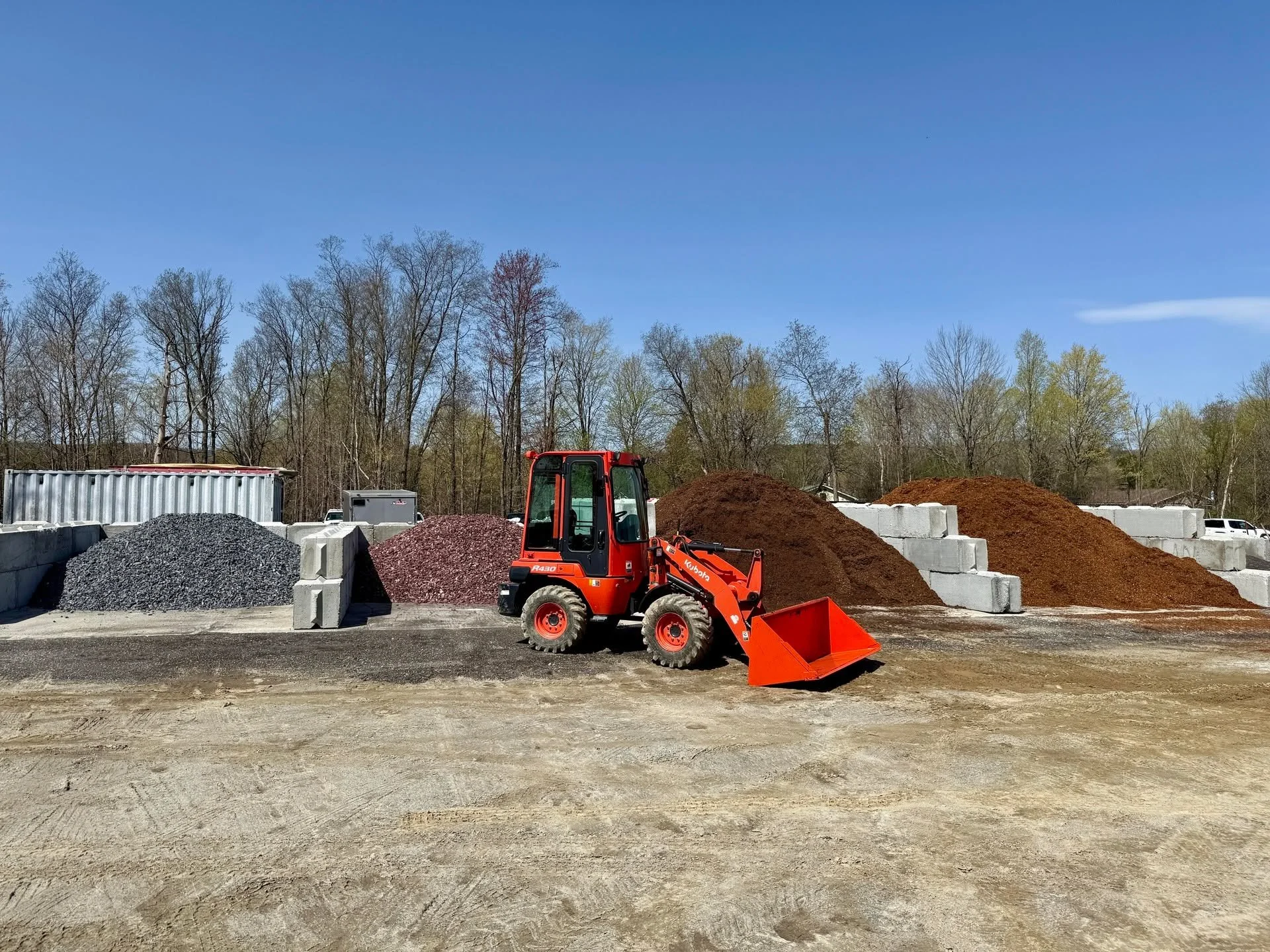 We&rsquo;re excited to introduce our premium bulk mulches &mdash; rich Hemlock and deep Dark Bark &mdash; perfect for adding natural beauty and weed control to your landscape. Plus, check out our vibrant red and black landscape stone chips, now avail