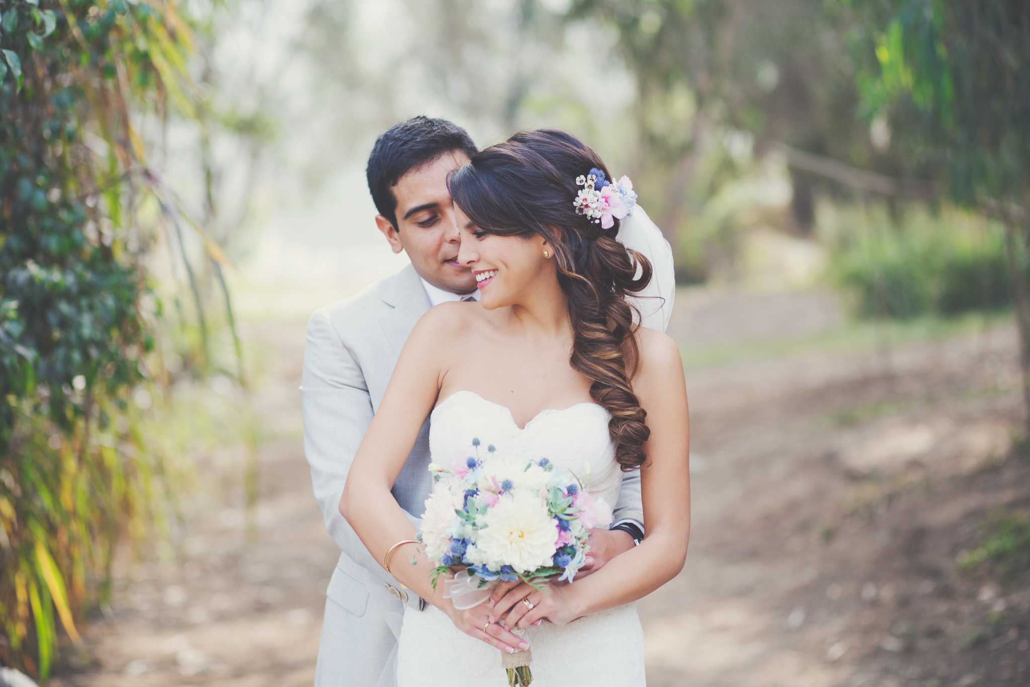 Nos encantan las parejas que se casan con especial ilusión. Giannina y Joche nos encantaron por eso. Por su entusiasmo, su energía, su alegría y su disposición para ayudarnos y darnos el espacio para trabajar con ellos en la creación de sus recuerdos. Estamos muy felices por ellos y les deseamos lo mejor en su nueva vida juntos. ¡No se pierdan su video también!
