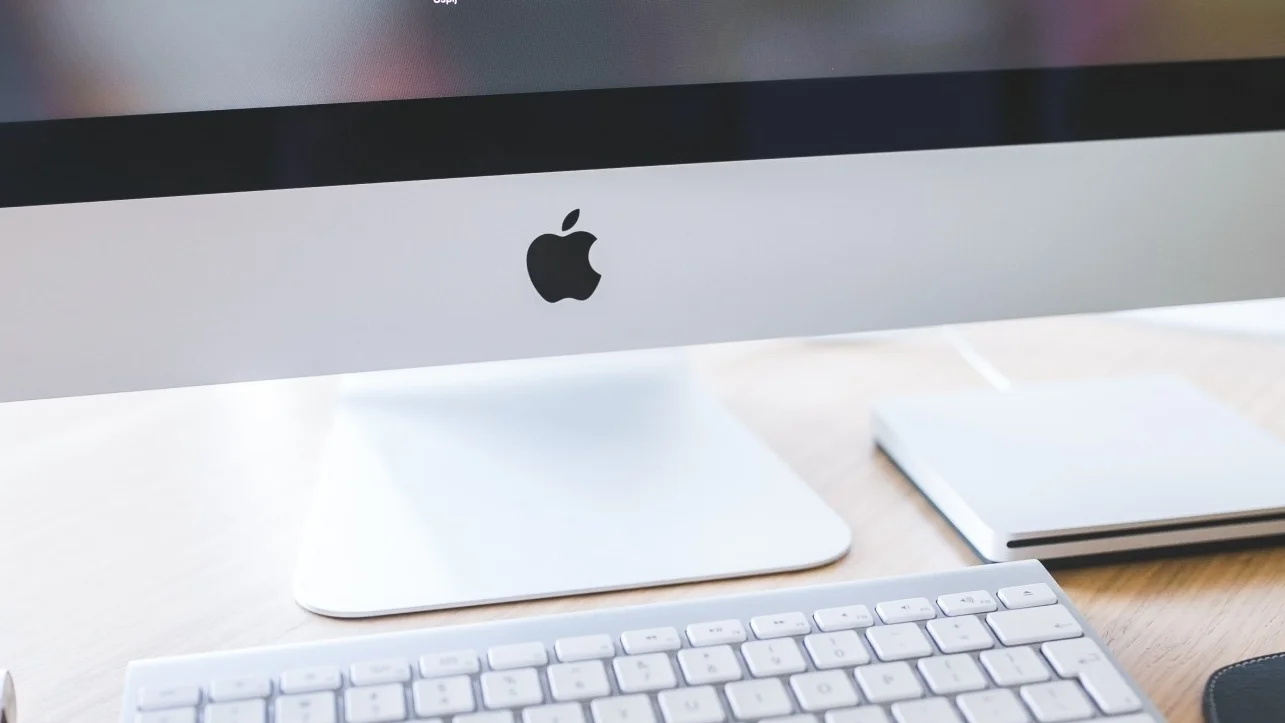 apple-imac-mac-computer-keyboard-white-closeup.jpg