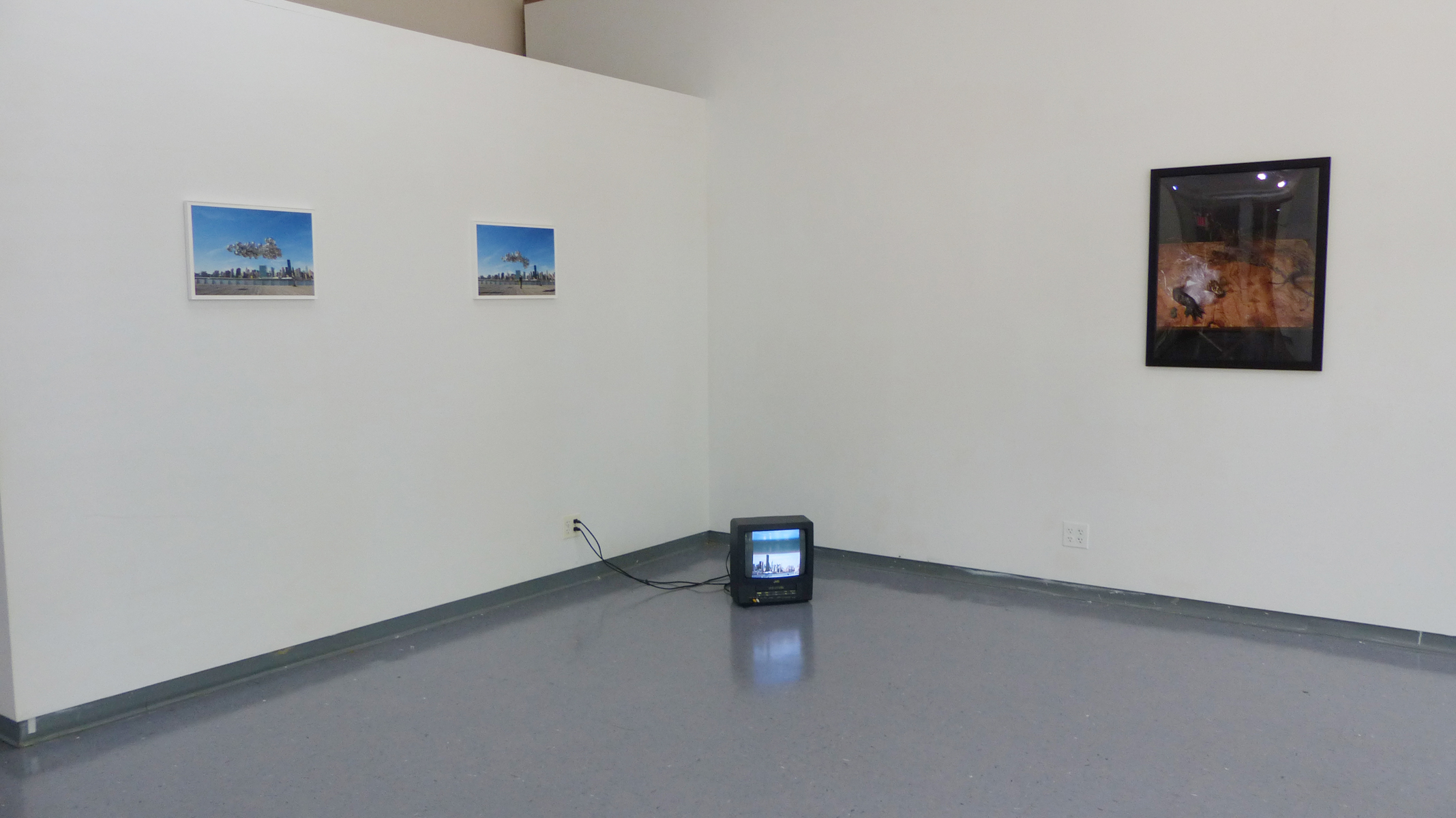 4.Somewhere Else Installation View_A Cloud on Manhattan Sky by Pan Ge, and Chop by Zhe Zhu_Photo by Pan Ge 潘戈.jpg