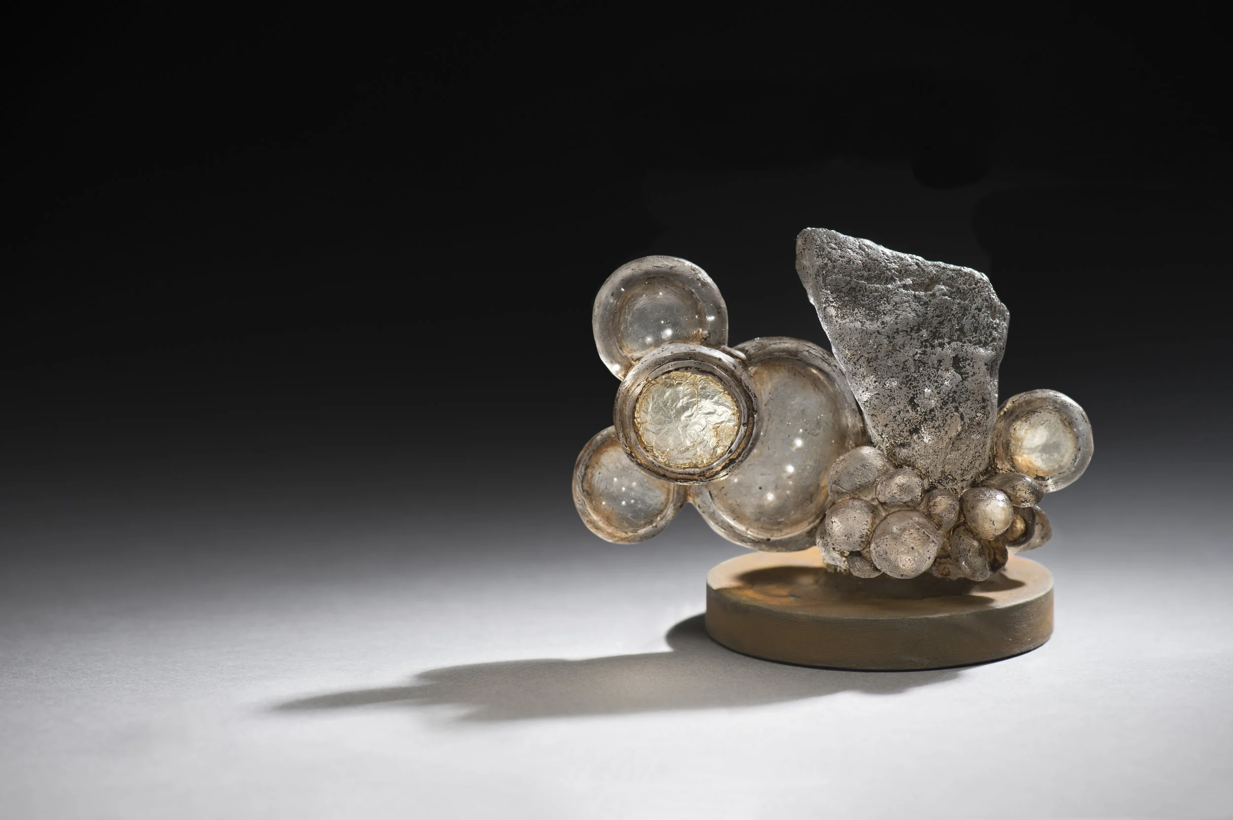 The Echo from the Highland I , Kiln-formed glass, tea, steel, silver , Dimension Variable , 2015 | 高地回声I ,玻璃,茶,铁,银箔,尺寸可变,2015