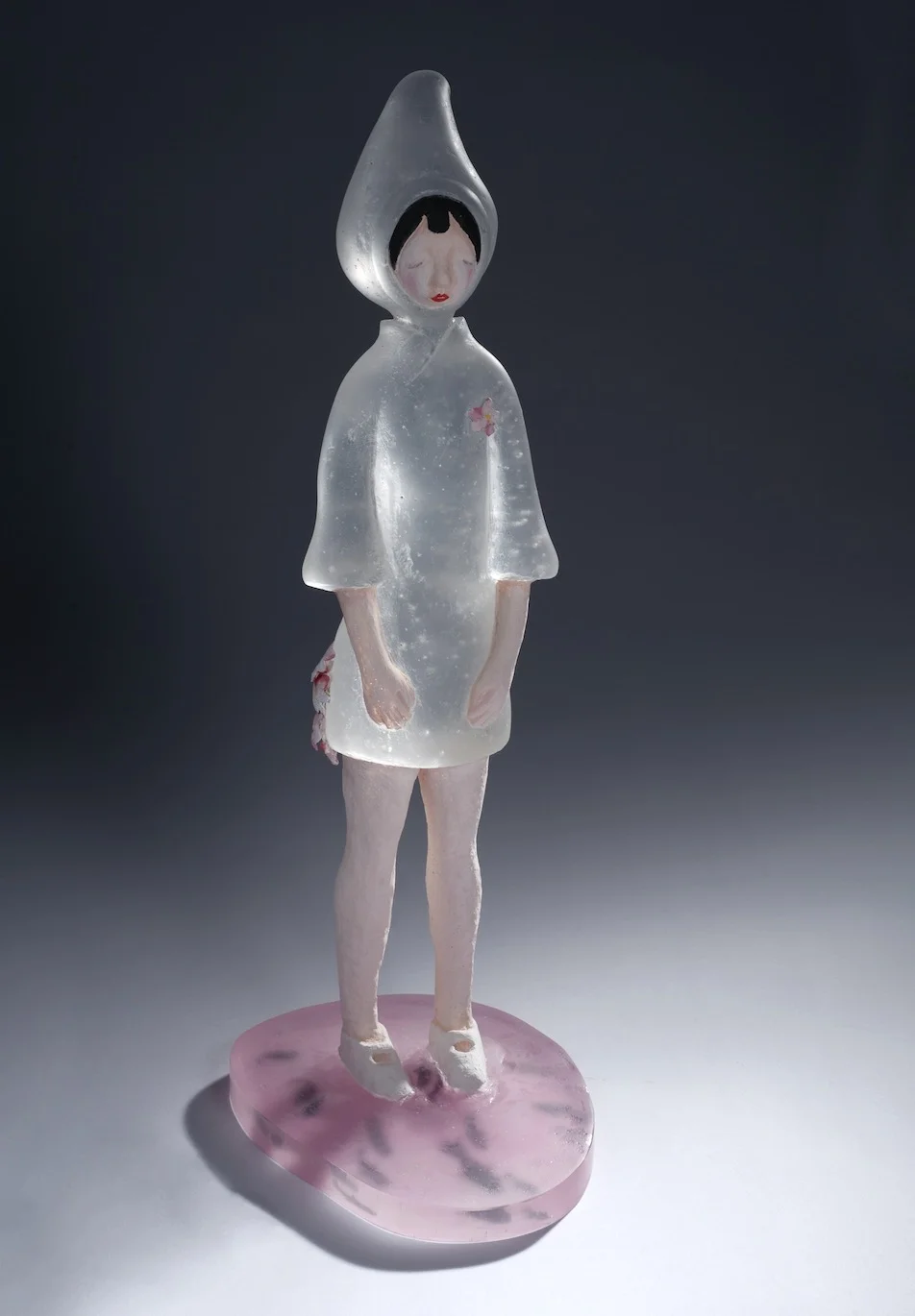 Meng Du, Fade No.2 褪色2 , 2011. Kiln-formed glass, mixed media, 7.5 x 9 x 13 in. (19.05 x 22.9 x 33 cm) © 2017 Meng Du, courtesy Fou Gallery