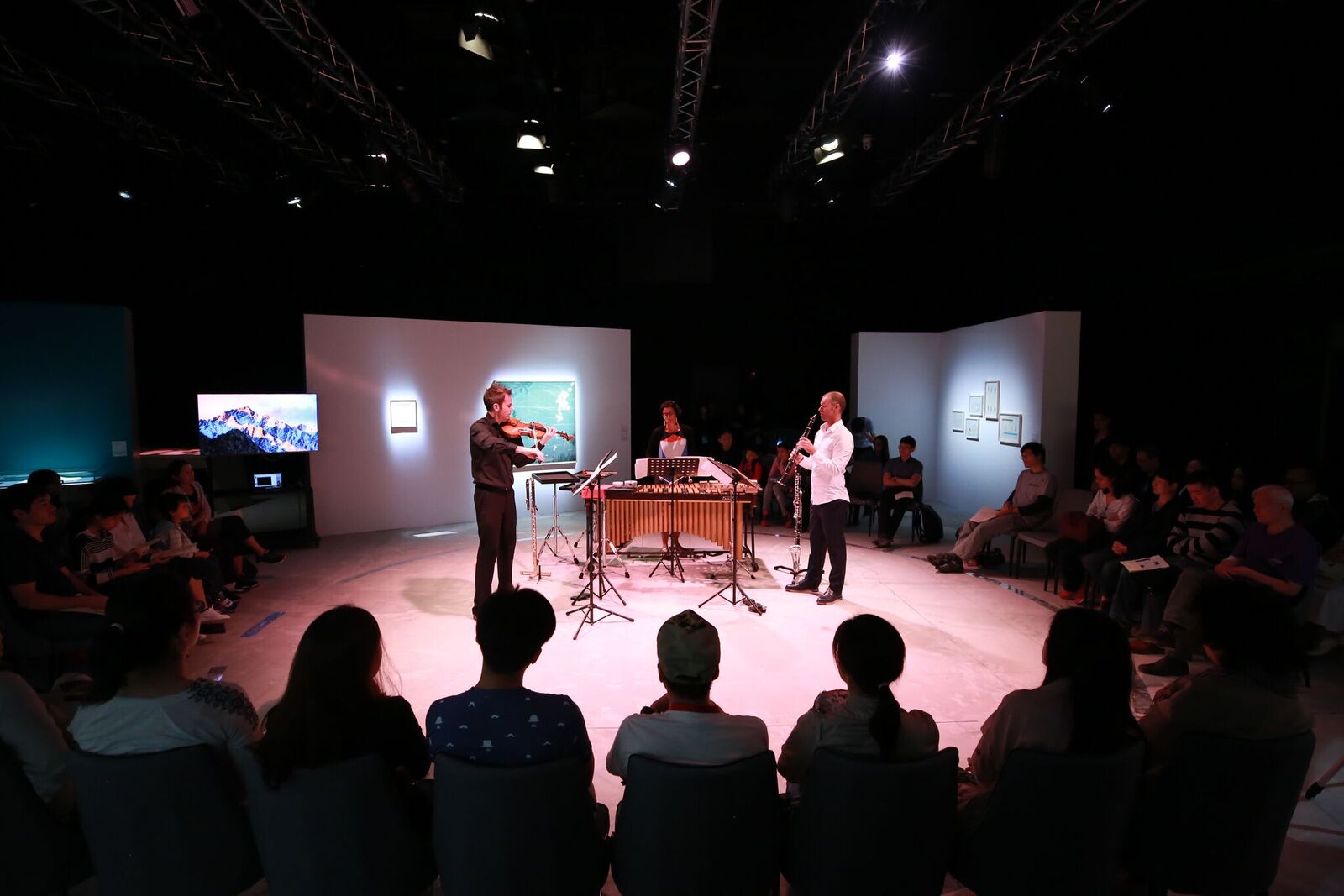 Notating Beauty That Moves Exhibition and Opening Concert, ArtisTree, Hong Kong, March 3, 2018. Courtesy Hong Kong Sinfonietta Limited 《谱写动态的美》展览现场图,ArtisTree, 香港,2018.3.3. 致谢香港小交响乐团