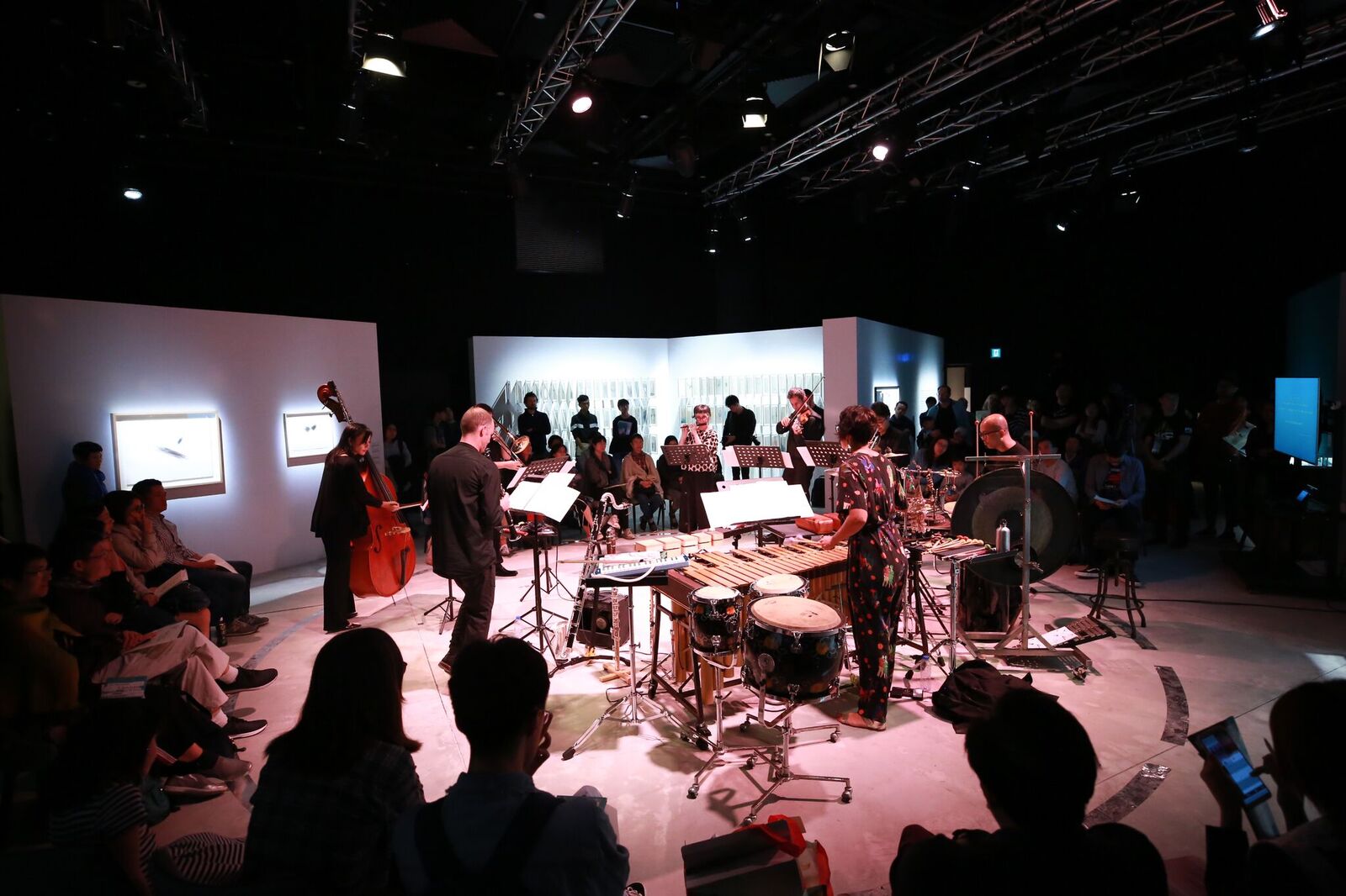 Notating Beauty That Moves Exhibition and Opening Concert, ArtisTree, Hong Kong, March 3, 2018. Courtesy Hong Kong Sinfonietta Limited 《谱写动态的美》展览现场图,ArtisTree, 香港,2018.3.3. 致谢香港小交响乐团