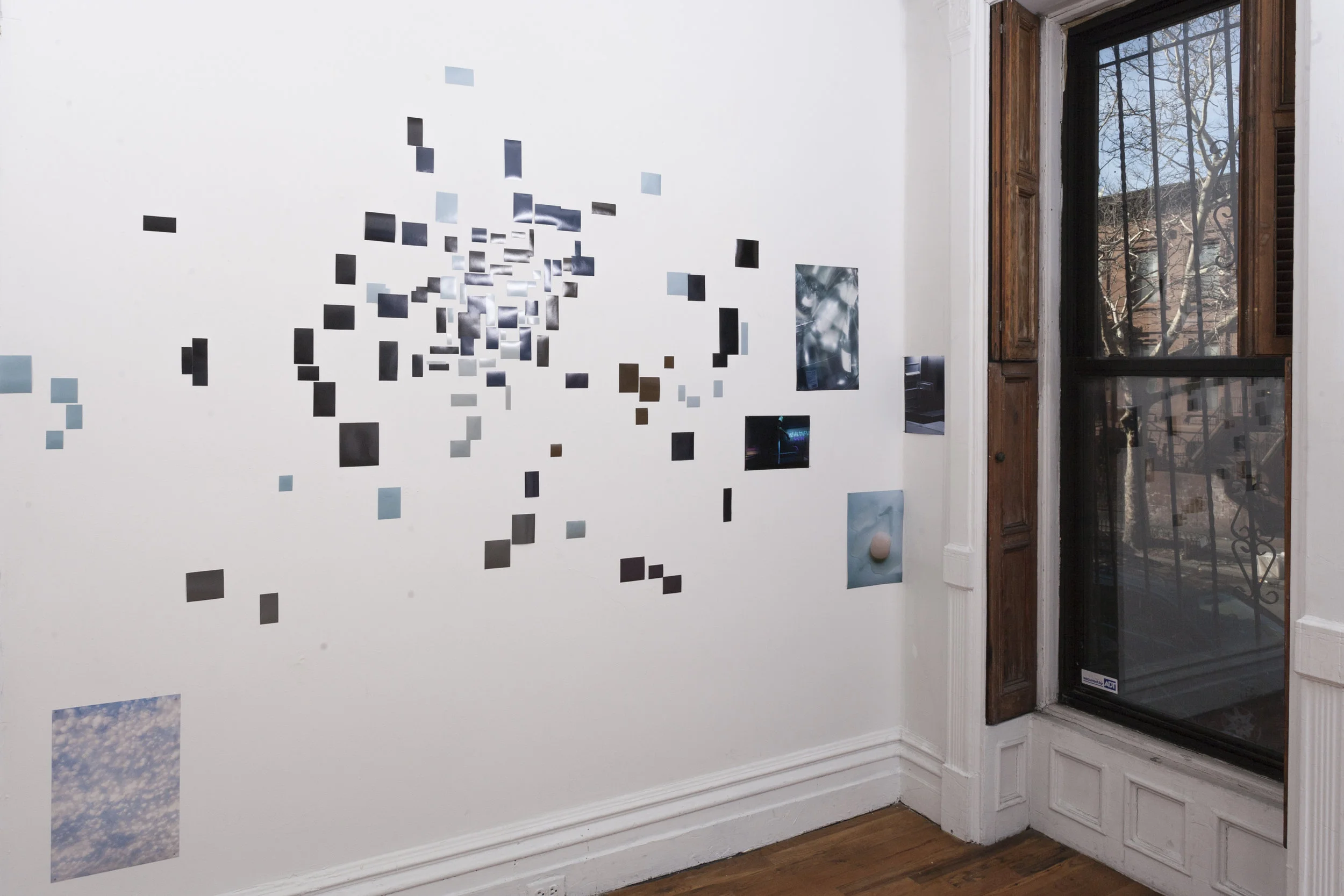 Fernando Villela and Zhe Zhu: Time Flies So First Things First Installation View. Photograph by Eugene Neduv ©2018 Fernando Villela and Zhe Zhu, courtesy Fou Gallery 《费尔南多·维利纳和朱喆:先办正事》场景图. 摄影:Eugene Neduv ©2018 费尔南多·维利,朱喆,致谢否画廊 