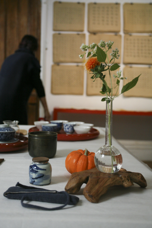  A Gathering - Tea Ceremony and Calligraphy. Photographs by Echo He. 