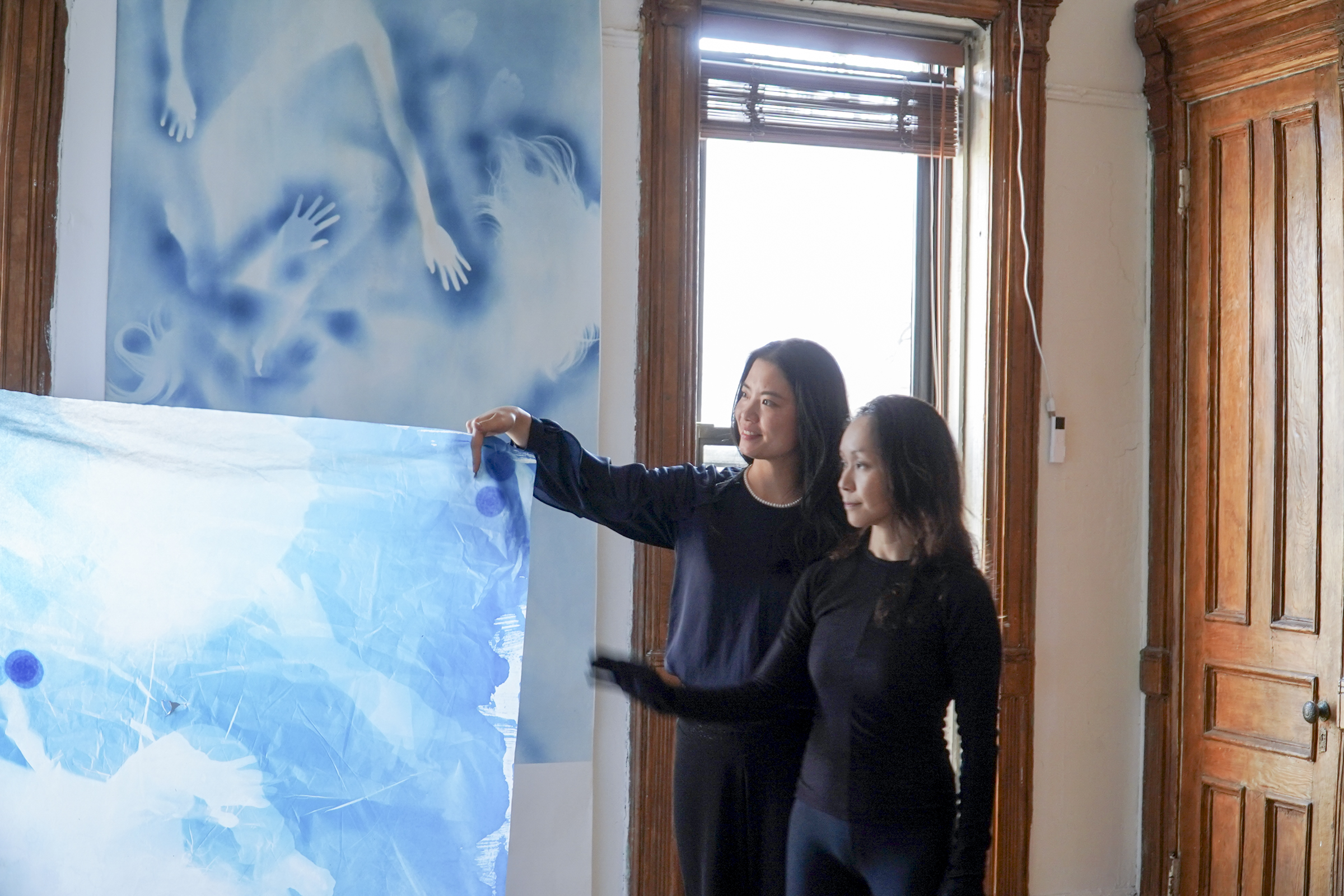 Tracking the White Shadow Performance, photographed by JoJo Zhong, courtesy Fou Gallery.