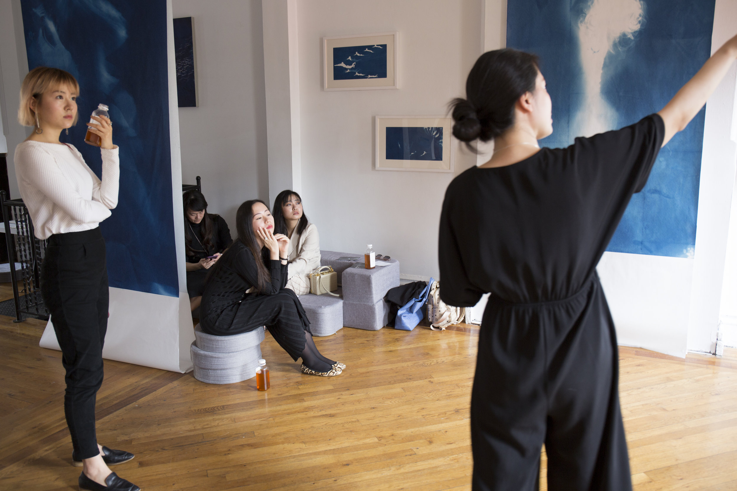  Tracking the White Shadow Performance, photographed by Alice Luo, courtesy Fou Gallery. 