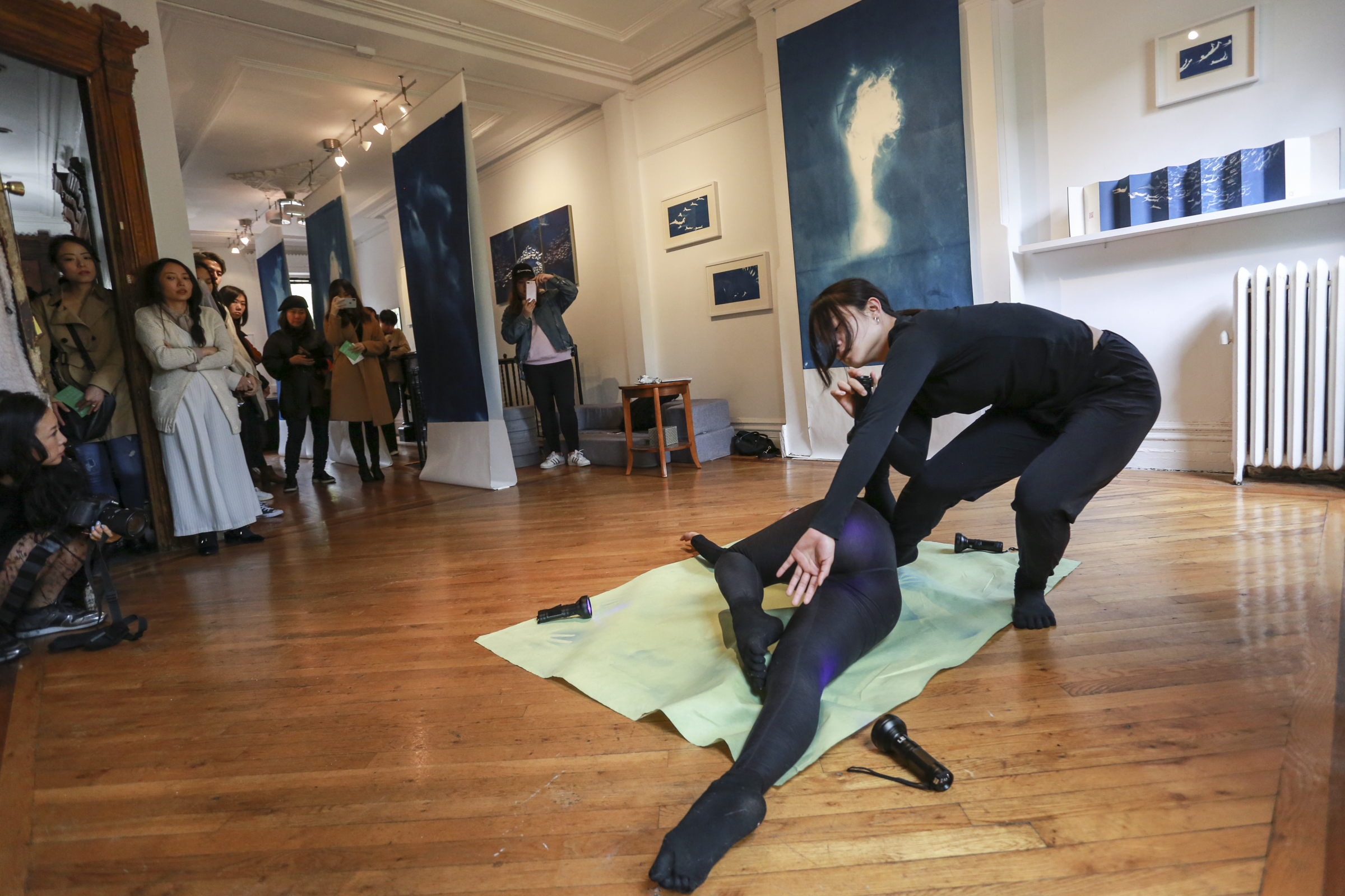 Tracking the White Shadow Performance, photographed by Manling Wu, courtesy Fou Gallery.
