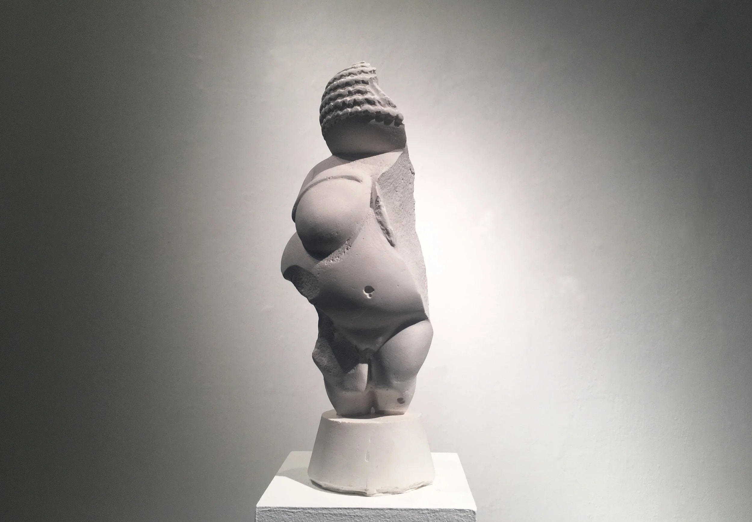 Siyuan Tan, The Venus of Willendorf Was Destroyed in The Museum , 2018. Plaster and plastic, 9 x 4 x 2 inch ©Siyuan Tan, courtesy Fou Gallery