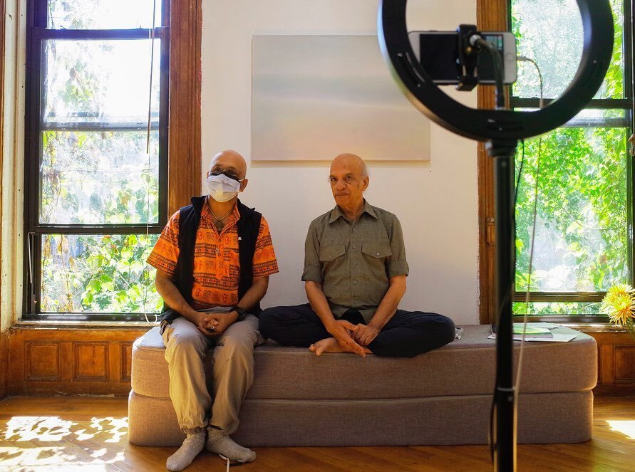 Last Saturday Sep. 19, the Meditation and Pranayam Workshop Breathing in Art instructed by Dr. Pralhad Ron and Dr. Nitin Ron was successfully held and streamed live on Zoom. What pranayam is looking for corresponds to the essence of Guo&rsquo;s works