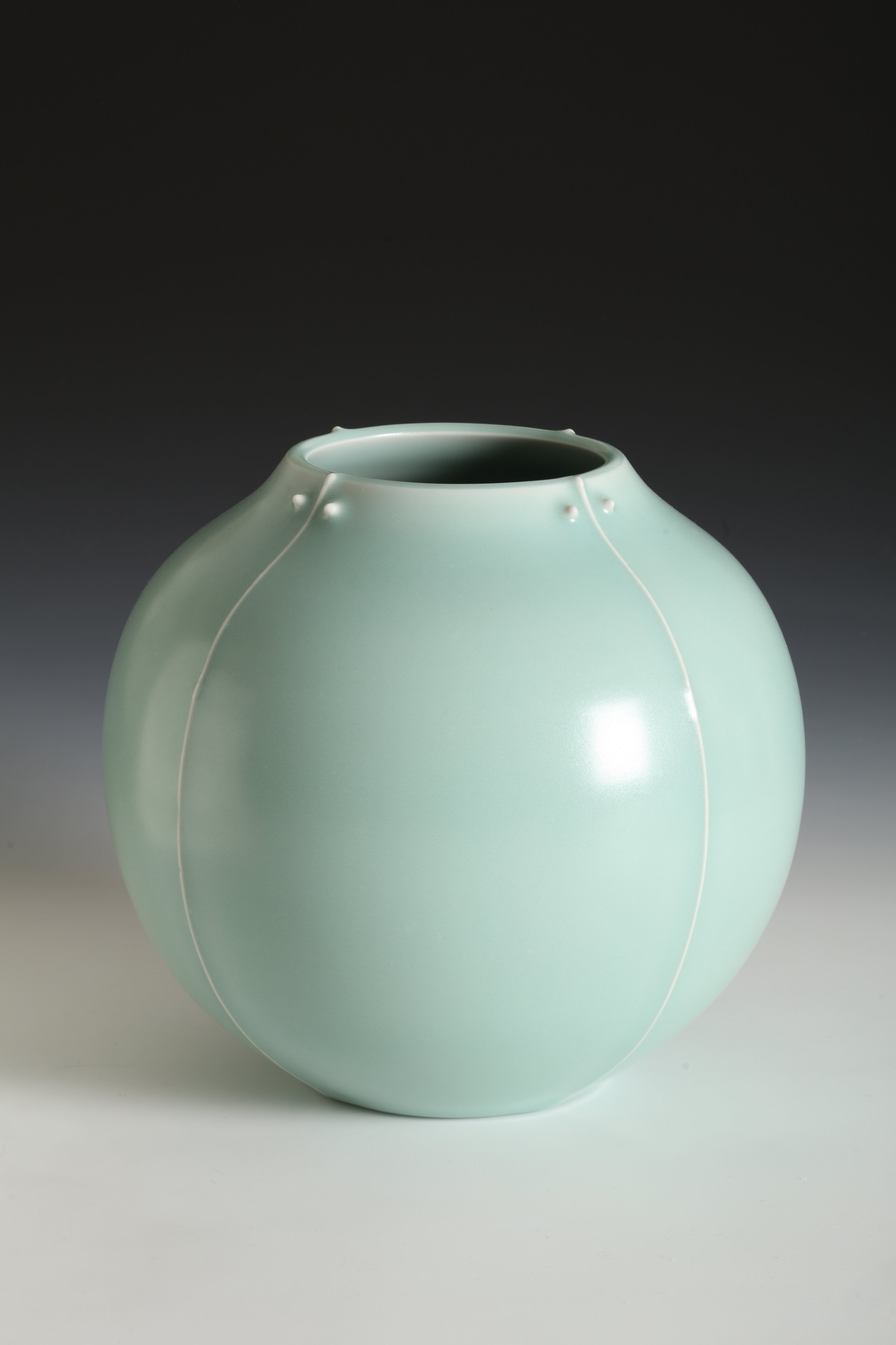  Sueharu Fukami,  Vase , ca. 1980. Porcelain with seihakuji glaze, 8 x 8¾ x 8¾ inches ©Sueharu Fukami, courtesy of Fou Gallery and Thomsen Gallery 