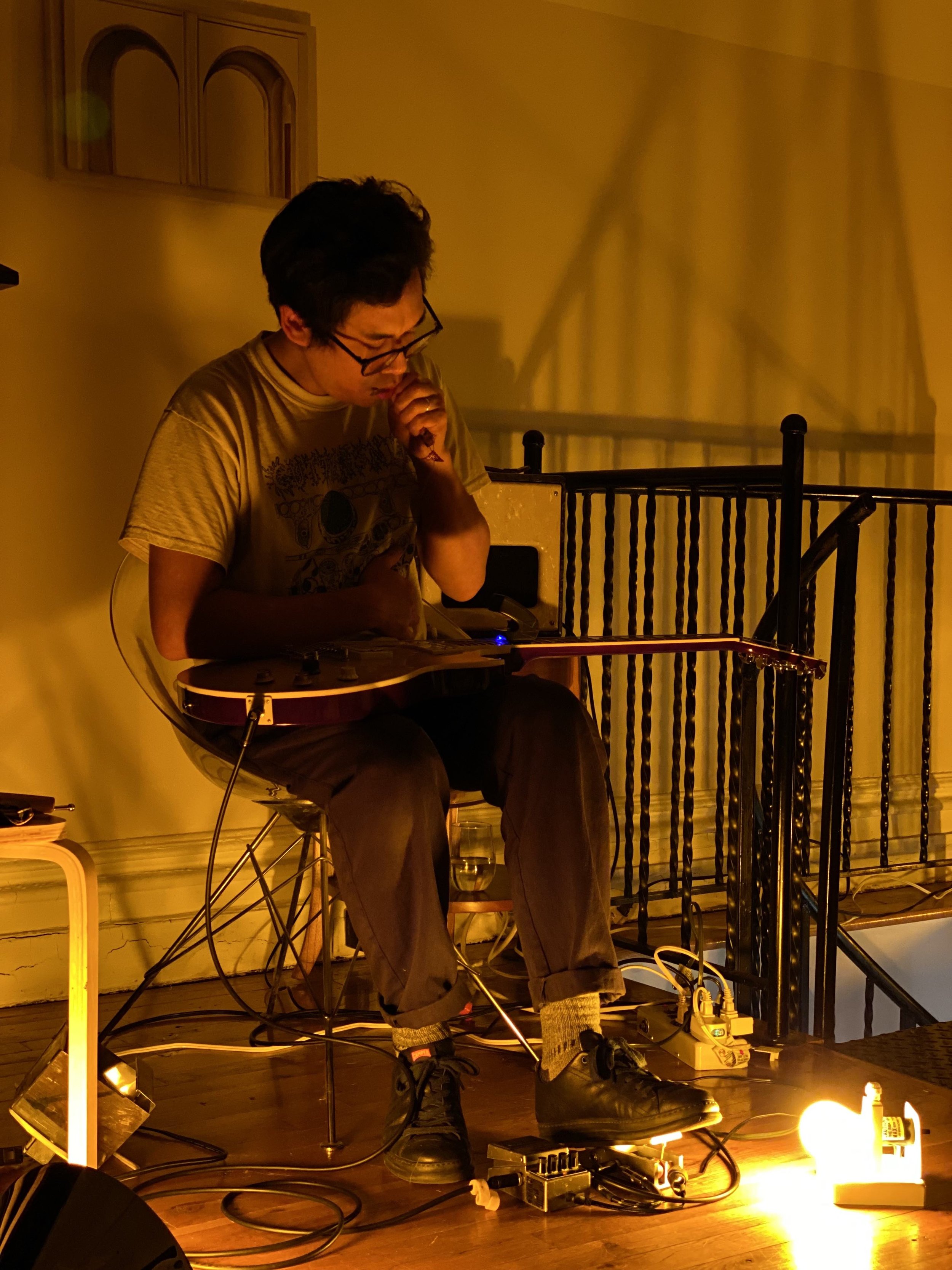  Improvised Music Performance by Che Chen, Jan 7, 2023. Photo by Barbara Song, courtesy of Fou Gallery 