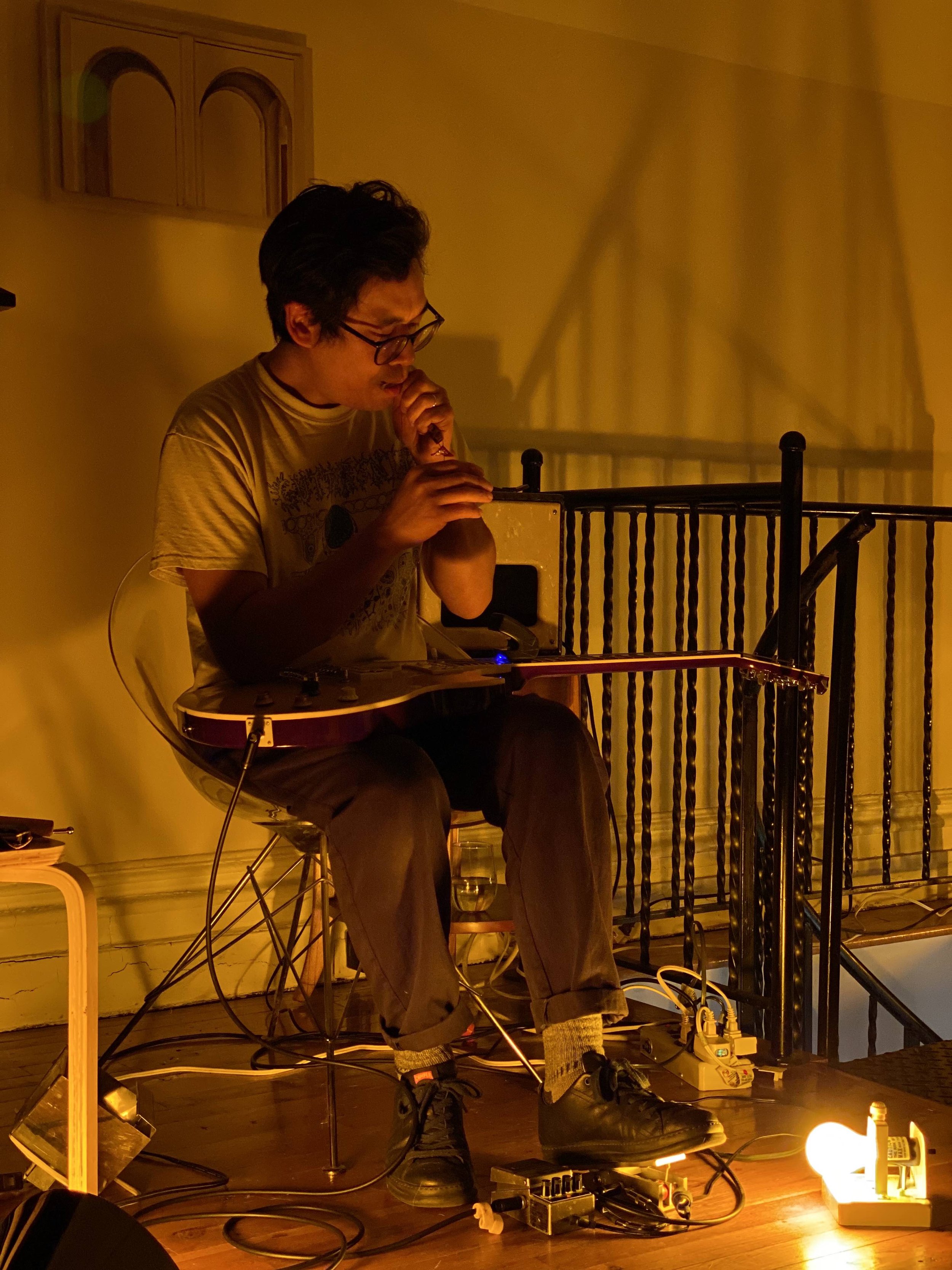  Improvised Music Performance by Che Chen, Jan 7, 2023. Photo by Barbara Song, courtesy of Fou Gallery 