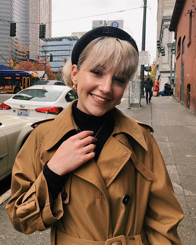 a private detective trench coat lewk that casually dips into the western trend and a new set of nails ALSO TOUR STARTS TOMORROW OMG👀