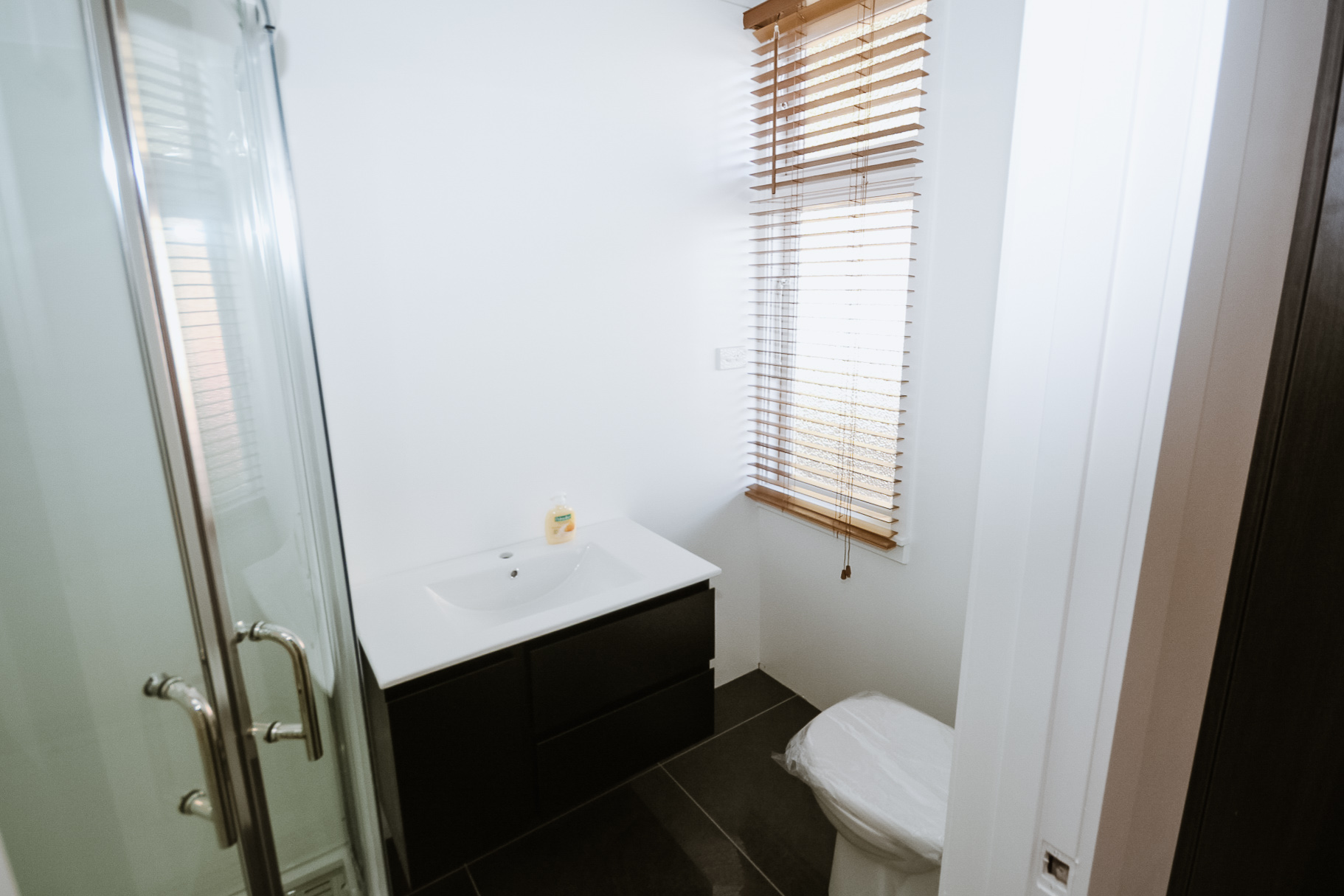 Executive Studio ensuite bathroom