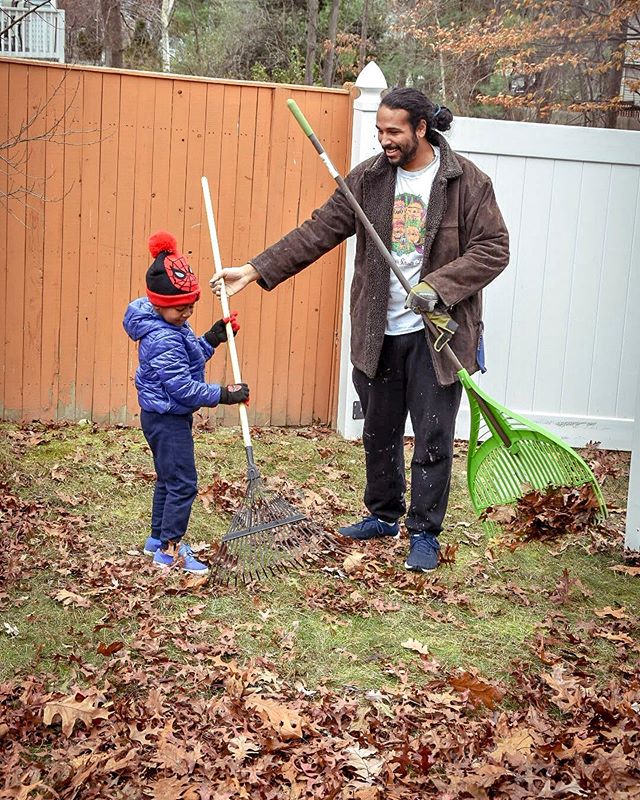 Late night post of my favorite people, during my favorite season 🍁
.
.
.
.
. .
.
.
.
.
.
.
.
. 
#fatherhoodislit #letthembelittle #candidchildhood #childhoodunplugged #workingmomlife #fatherdaughtertime #motherhoodrising #momswithcameras #photoofthe