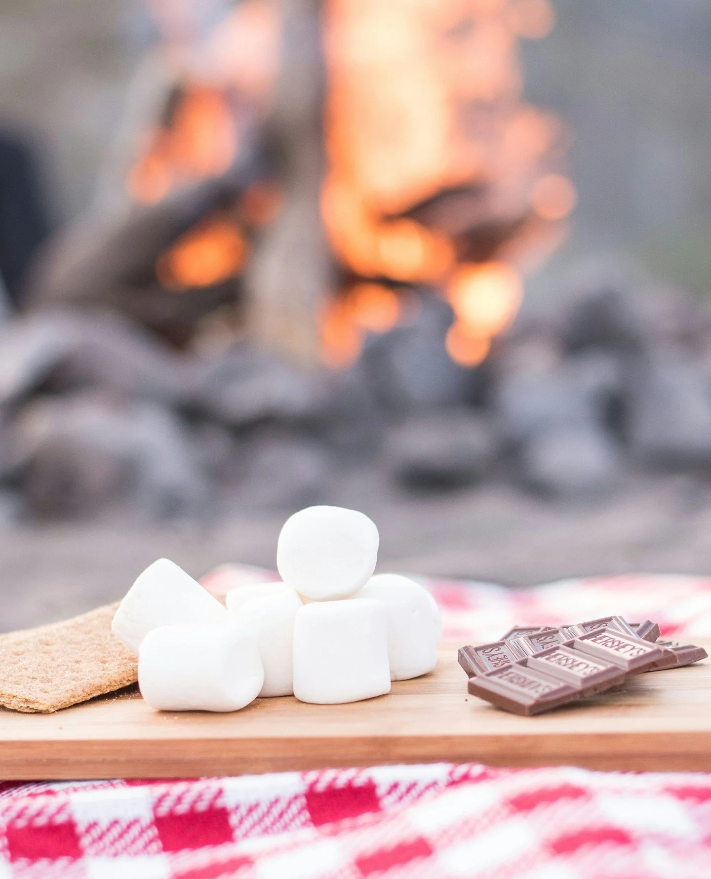 With this abnormally warm winter we hope you&rsquo;re soaking up every lake + woods day you can&hellip; and those days should 100% of the time include s&rsquo;mores 🔥🍫🏕️⁠
⁠
Now we&rsquo;re curious &mdash; do you stick with the ol&rsquo; faithful H