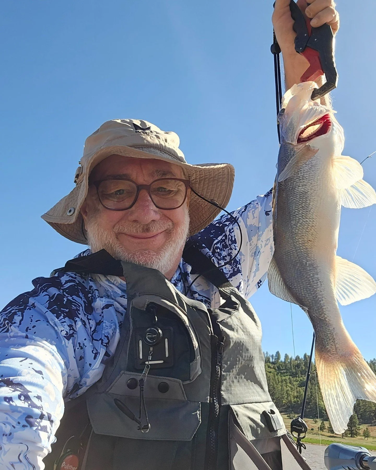 Shameless fish selfie&rsquo;s&hellip; and our friend Keith Lamparter does em&rsquo; best! . 📸🎣

If you're going to catch one, you might as well take 37 pictures with it. We don't make the rules.

Let's see your latest catch from Lake Mary! Drop you