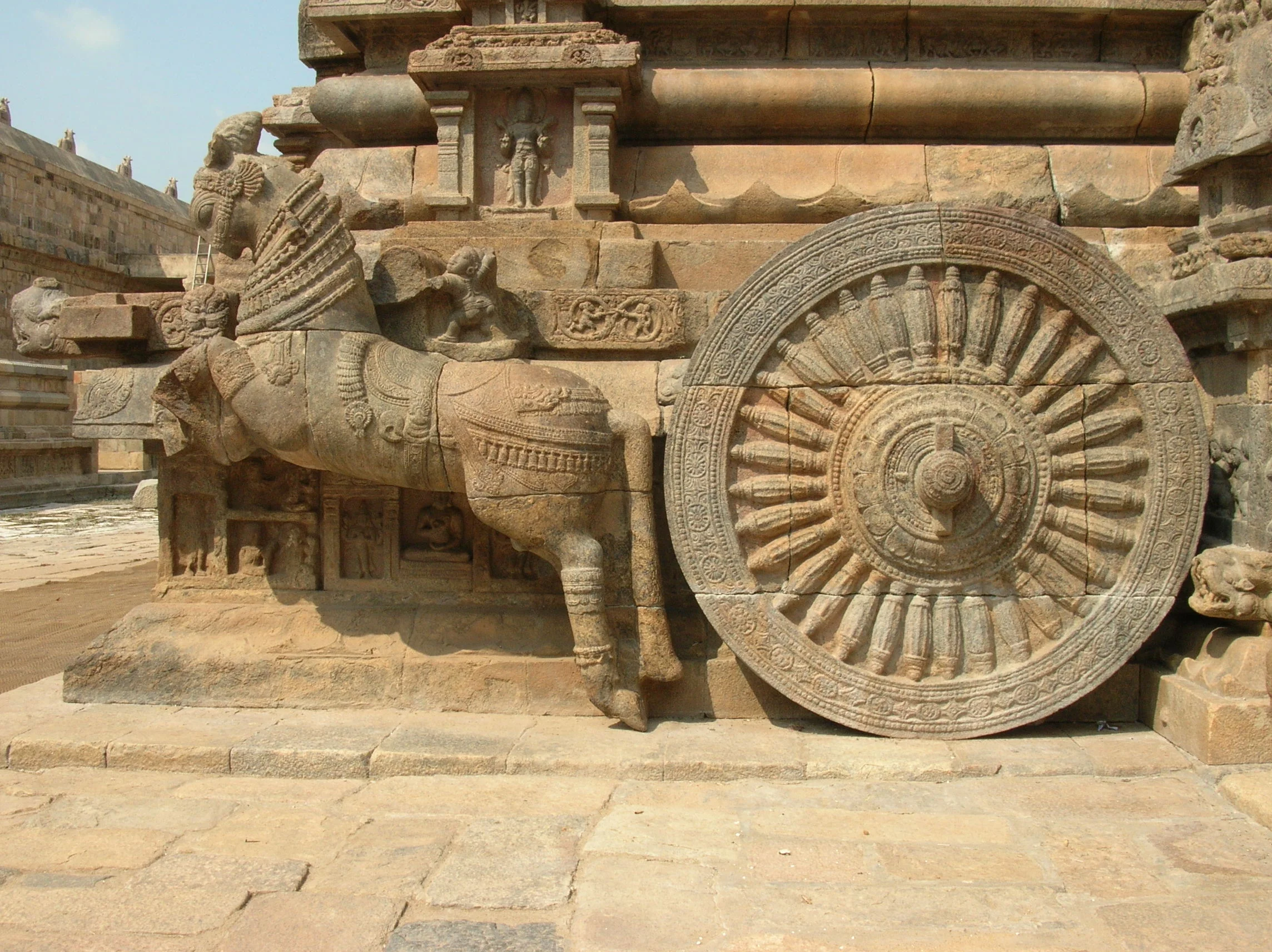 9 Horse_drawn_chariot_Darasuram.jpg