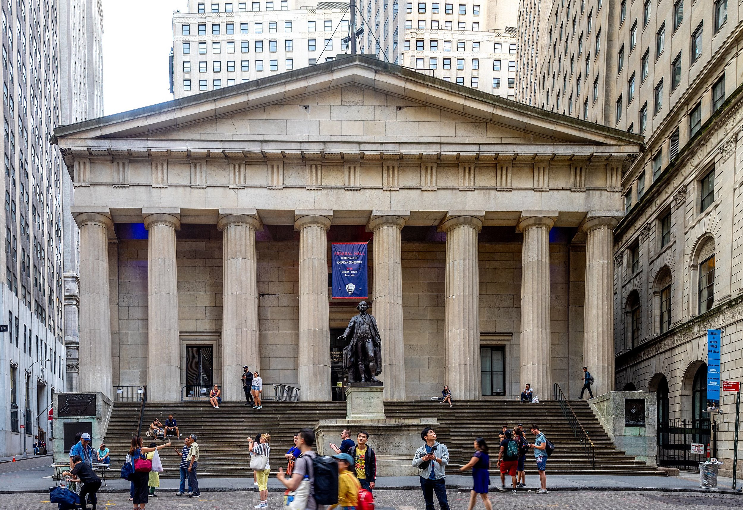 2560px-Federal_Hall_(48126566178).jpg