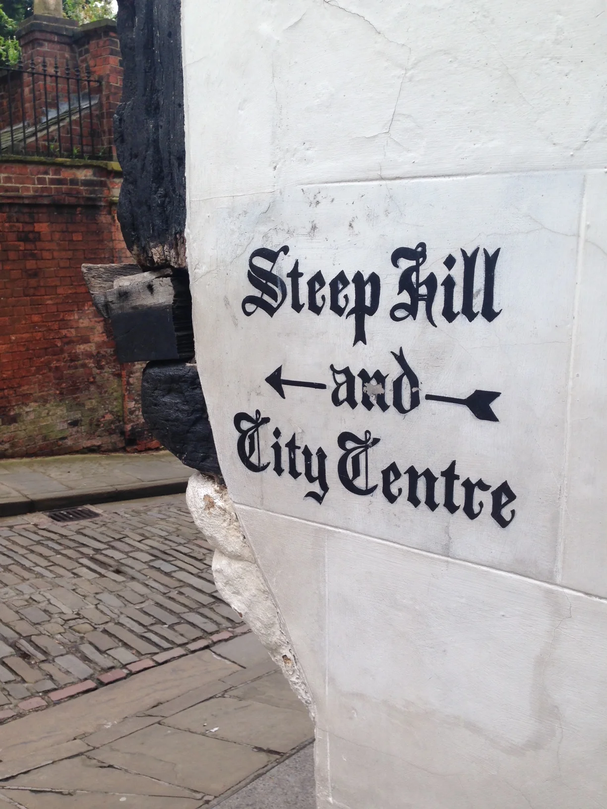 It is moments from the boutique shops of Steep Hill, The Bailgate and a stroll downhill to the City centre