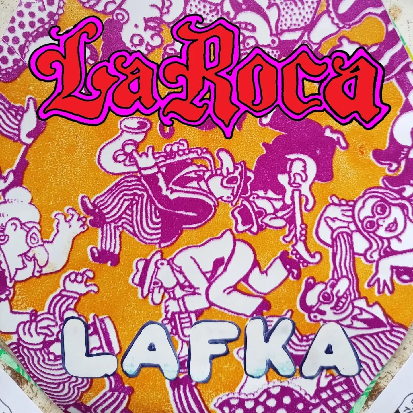 La Roca - Lafka ulkona nyt. 

&ldquo;T&auml;ss&auml; Lafkassa kaikki sein&auml;t ei oo v&auml;ltt&auml;m&auml;tt&auml; t&auml;ysin suorassa, mutta perustukset on lujassa. Elementit hallussa, Saabi pihassa. Kes&auml;&auml; kohti ajellaan.&ldquo; @la_r