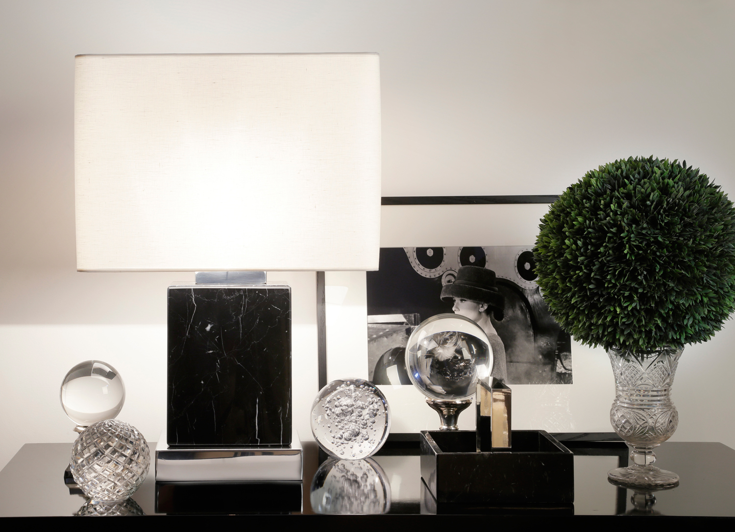 black-whiteveins-table-marble-lamp.jpg