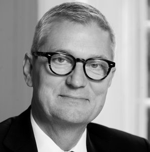 FORMAND ADM. DIREKTØR ERIK ØSTERGAARD Dansk Transport og Logistik Grønningen 17 1019 København K Tlf.: +45 7015 9500 E-mail: eoe@dtl-dk.dk