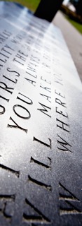Installasjon for Agder. Utsmykning av Universitetet i Agder av den amerikanske konseptkunstner Jenny Holzer.