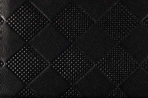 EX 021 Black Chess utsnitt.jpg
