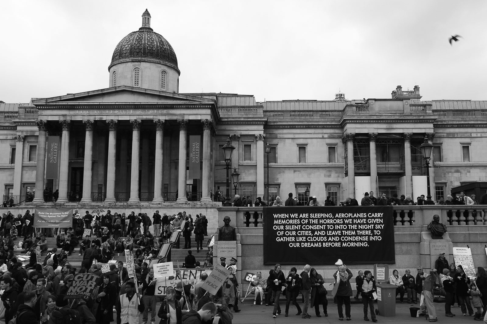 TRAFALGAR-SQUARE-best-one-B&W.jpg