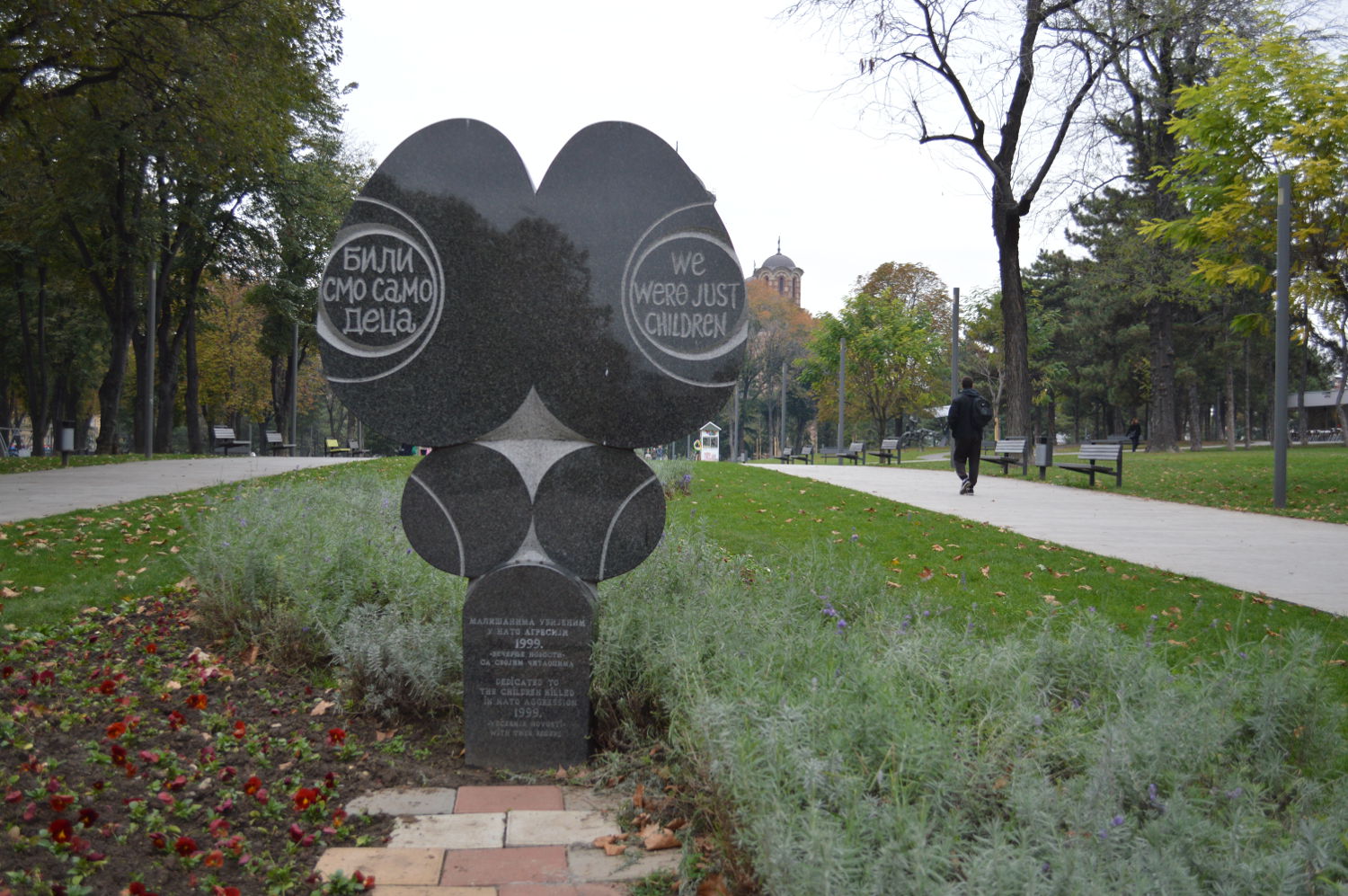 Monument_to_Children_Killed_in_NATO_bombings.JPG