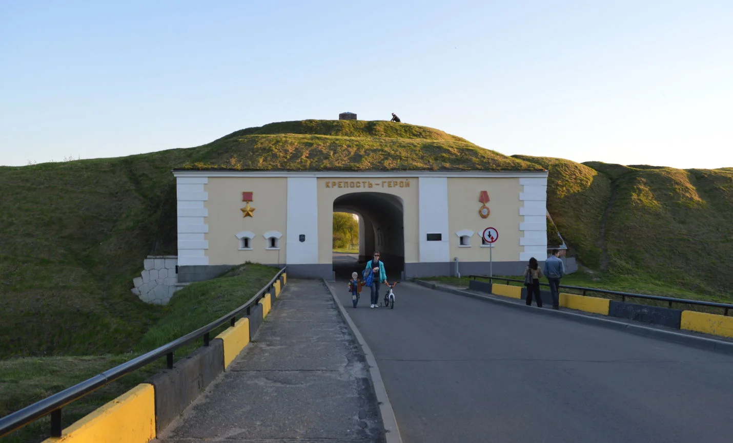 Entrance_Brest_Fortress_BREST_BELARUS.JPG
