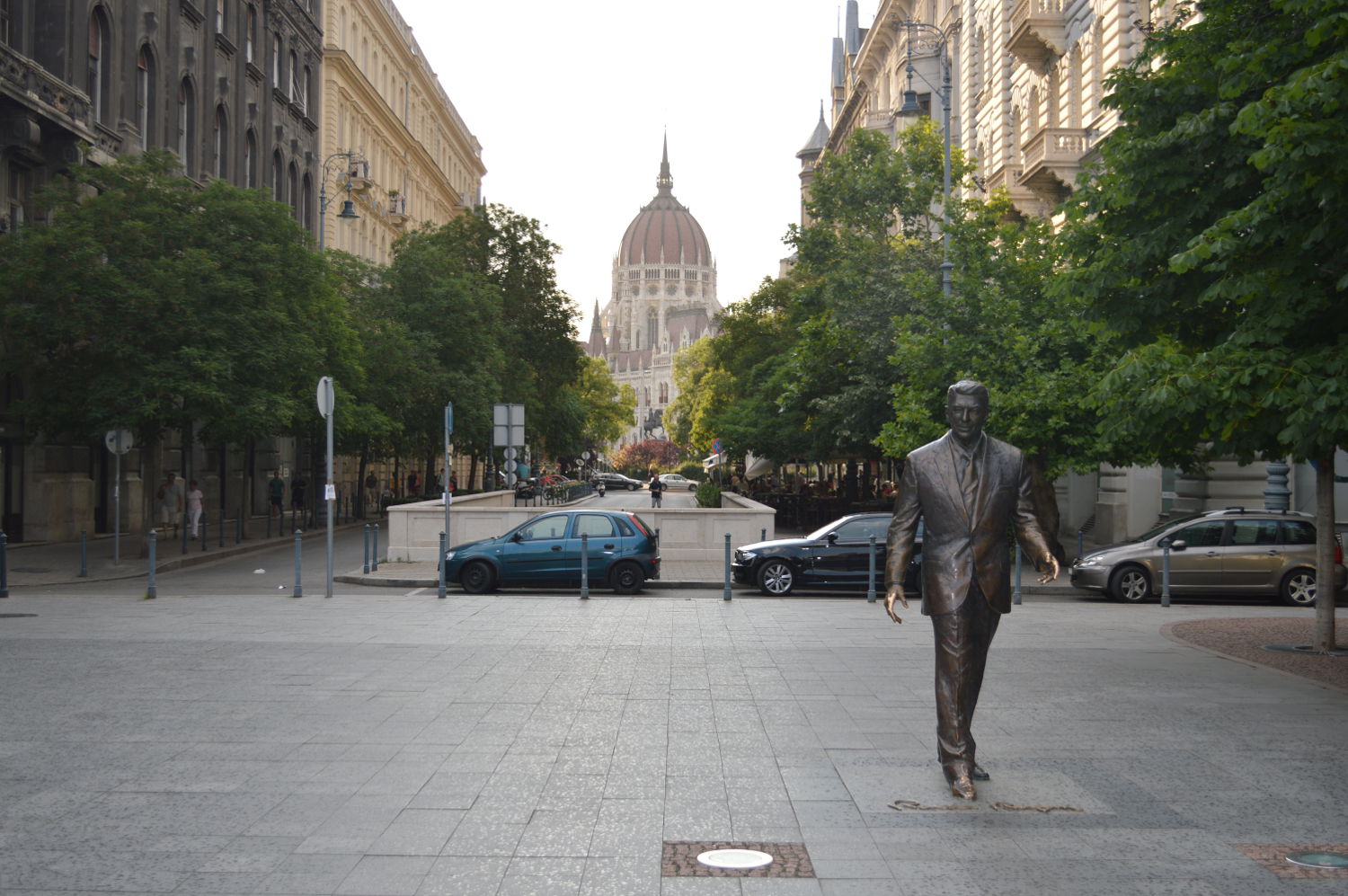 Ronald_Reagan_Budapest_Hungary.JPG