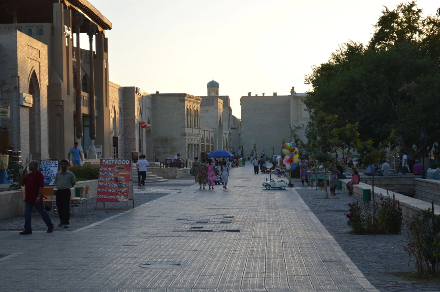 Central_Plaza_Bukhara.JPG